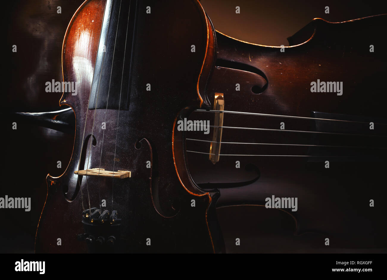 Détails de l'ancien violon et violoncelle, accentué de formes et de textures. Banque D'Images