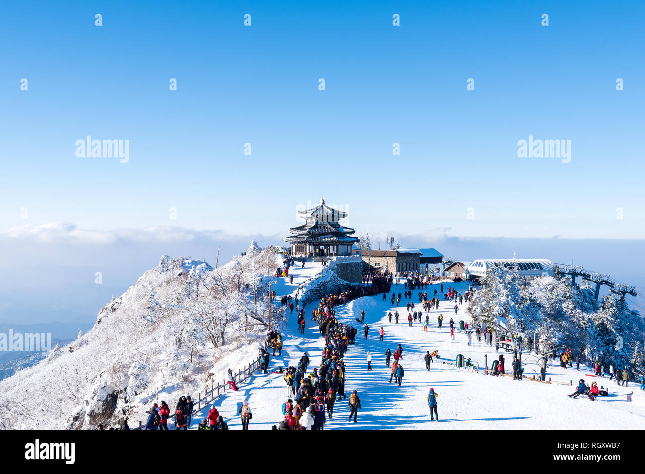 Les gens de la randonnée sur Deogyusan montagne en hiver Banque D'Images