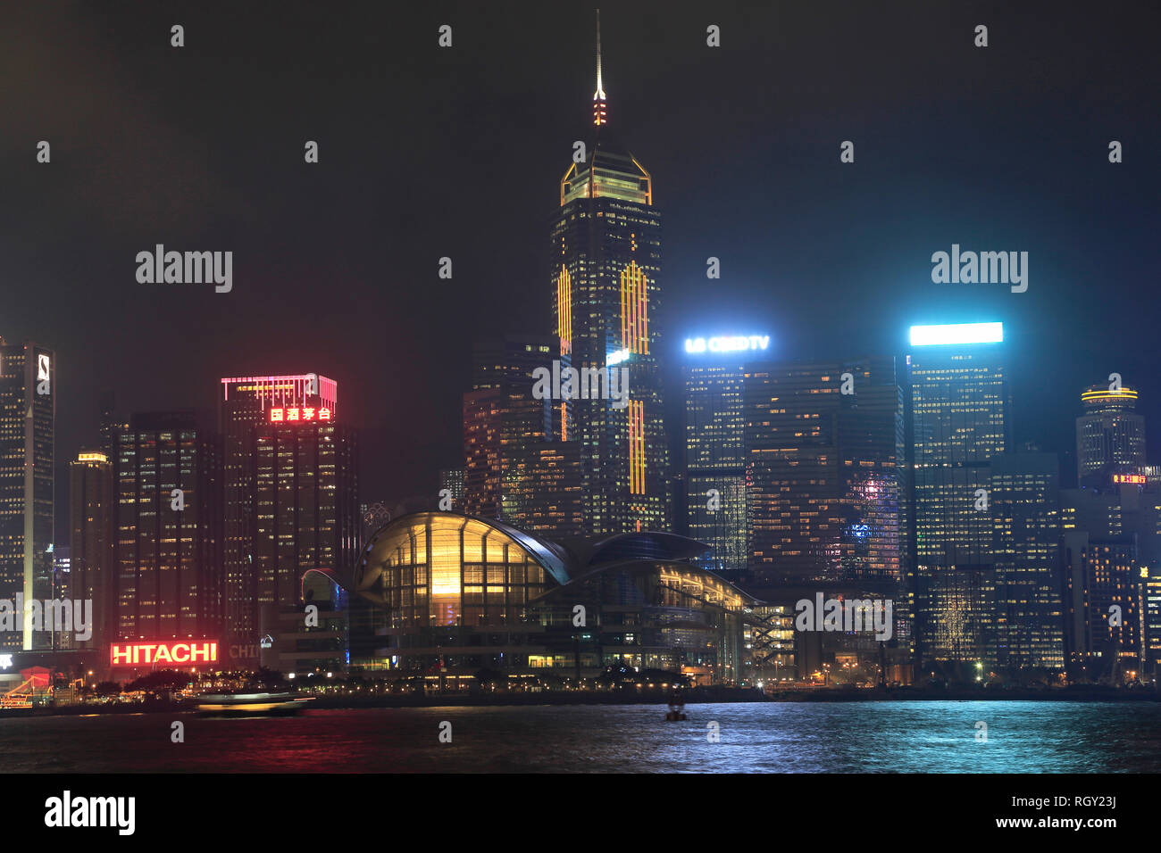 Wan Chai, Skyline, Victoria Harbour dans la nuit, l'île de Hong Kong, Hong Kong, Chine Asie Banque D'Images