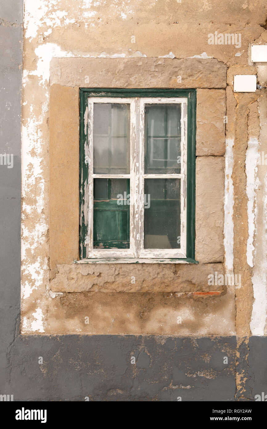 Vieilles portes et fenêtres au Portugal Banque D'Images