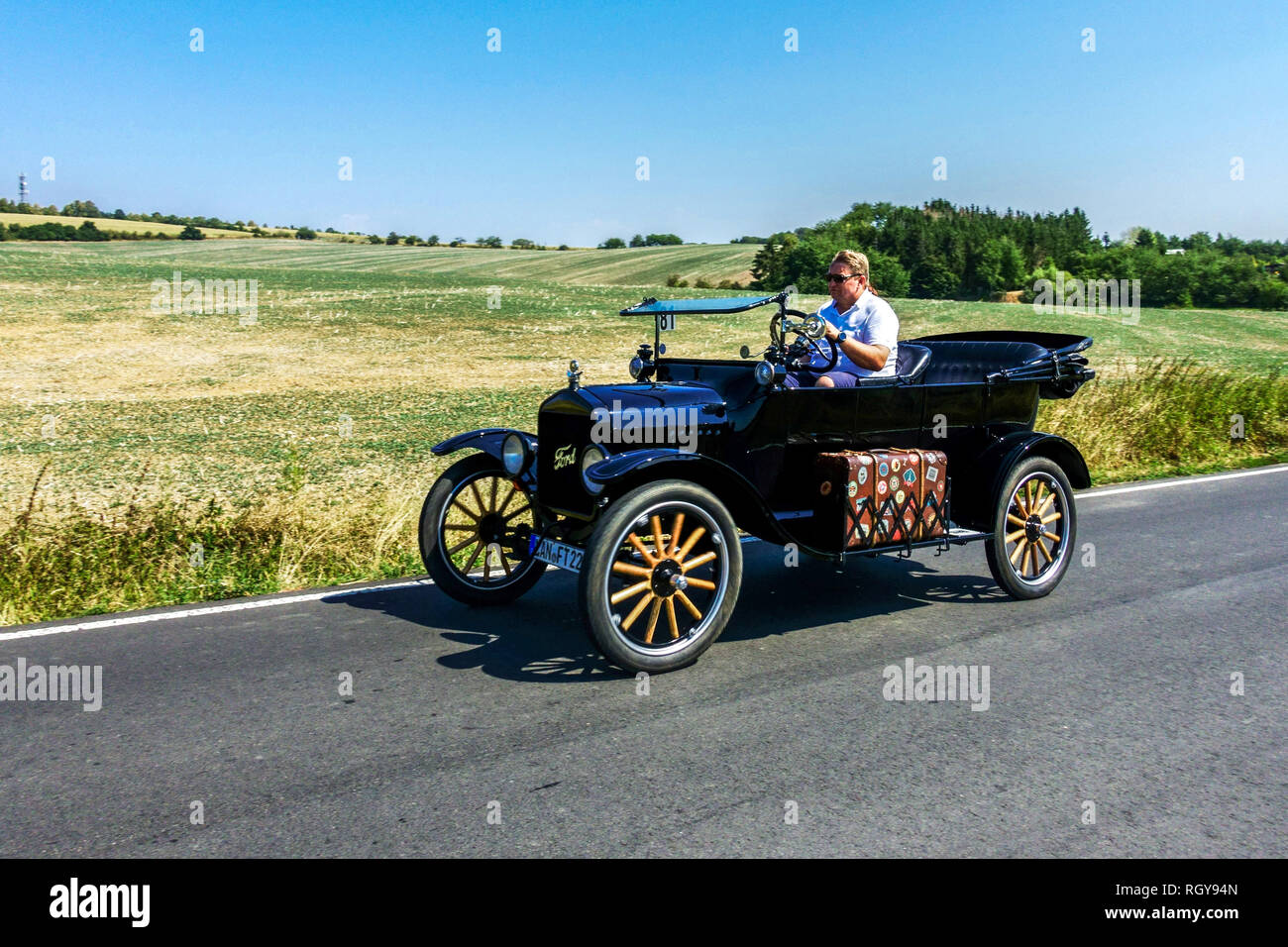 Ford Modèle T, 1920, vintage car run on country road, République Tchèque Banque D'Images