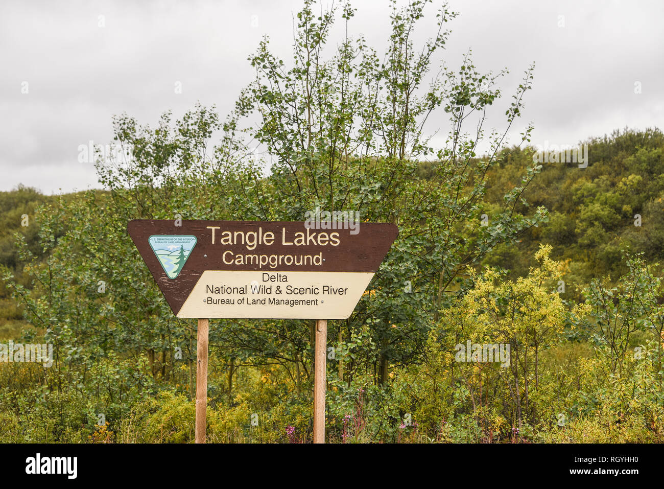 Signe pour le terrain de camping du lac de la Filandre, BLM Propriété et gestion, près de l'Paxson fin de l'autoroute Denali, Alaska, USA. Banque D'Images