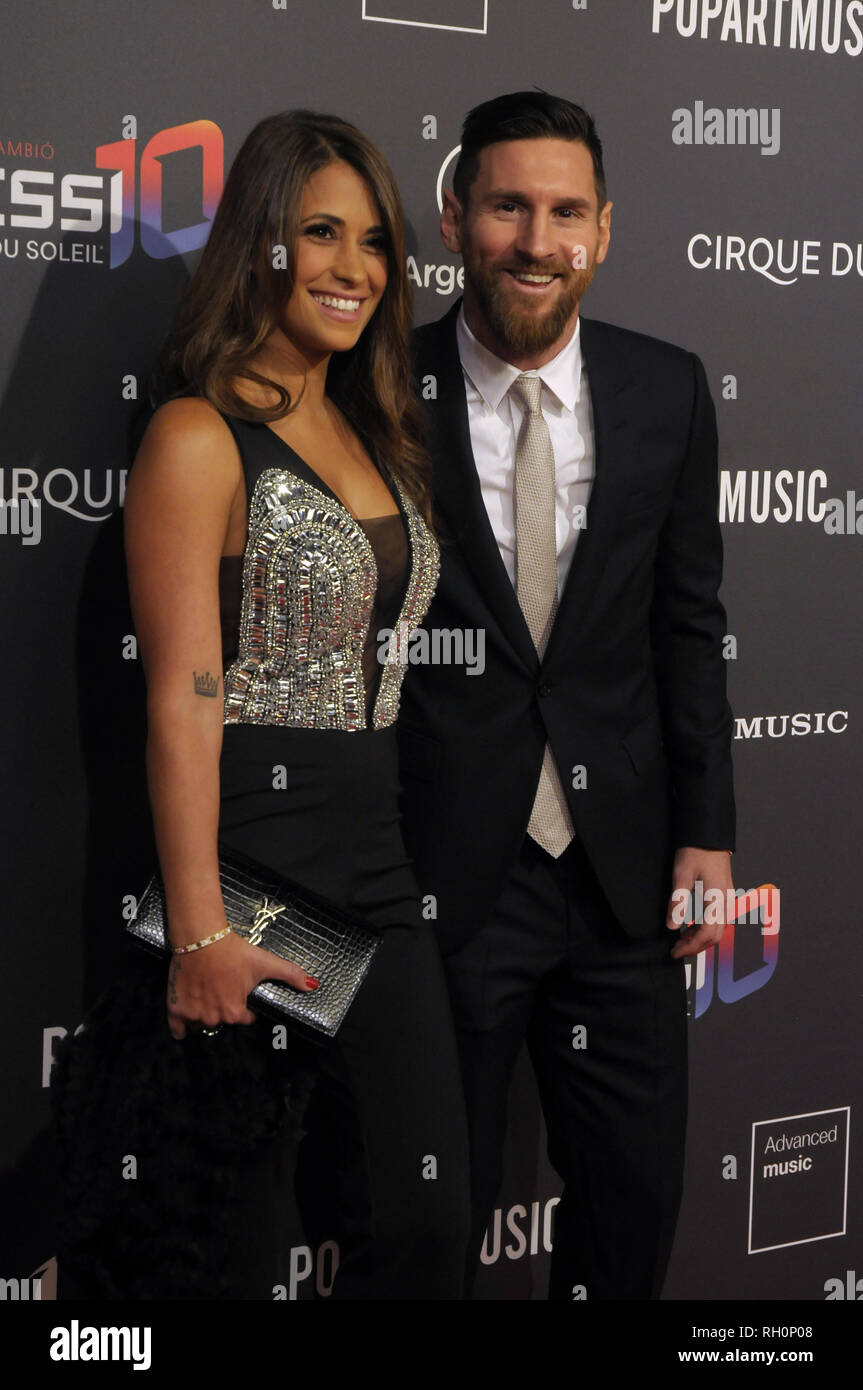 Barcelone, Espagne. 31 janvier 2019. Leo Messi et sa femme Antonella Roccuzzo posant dans le Barcelone, Espagne. 31 janvier 2019. Leo Messi et sa femme Antonella Roccuzzo posant dans le