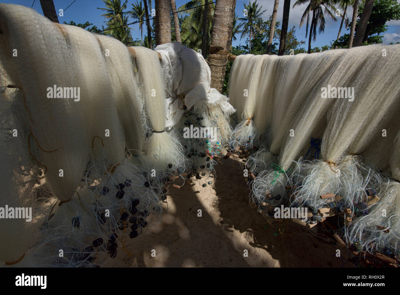 Les filets de pêche le séchage, Saud Beach, Pagudpud, Luzon, Philippines Banque D'Images