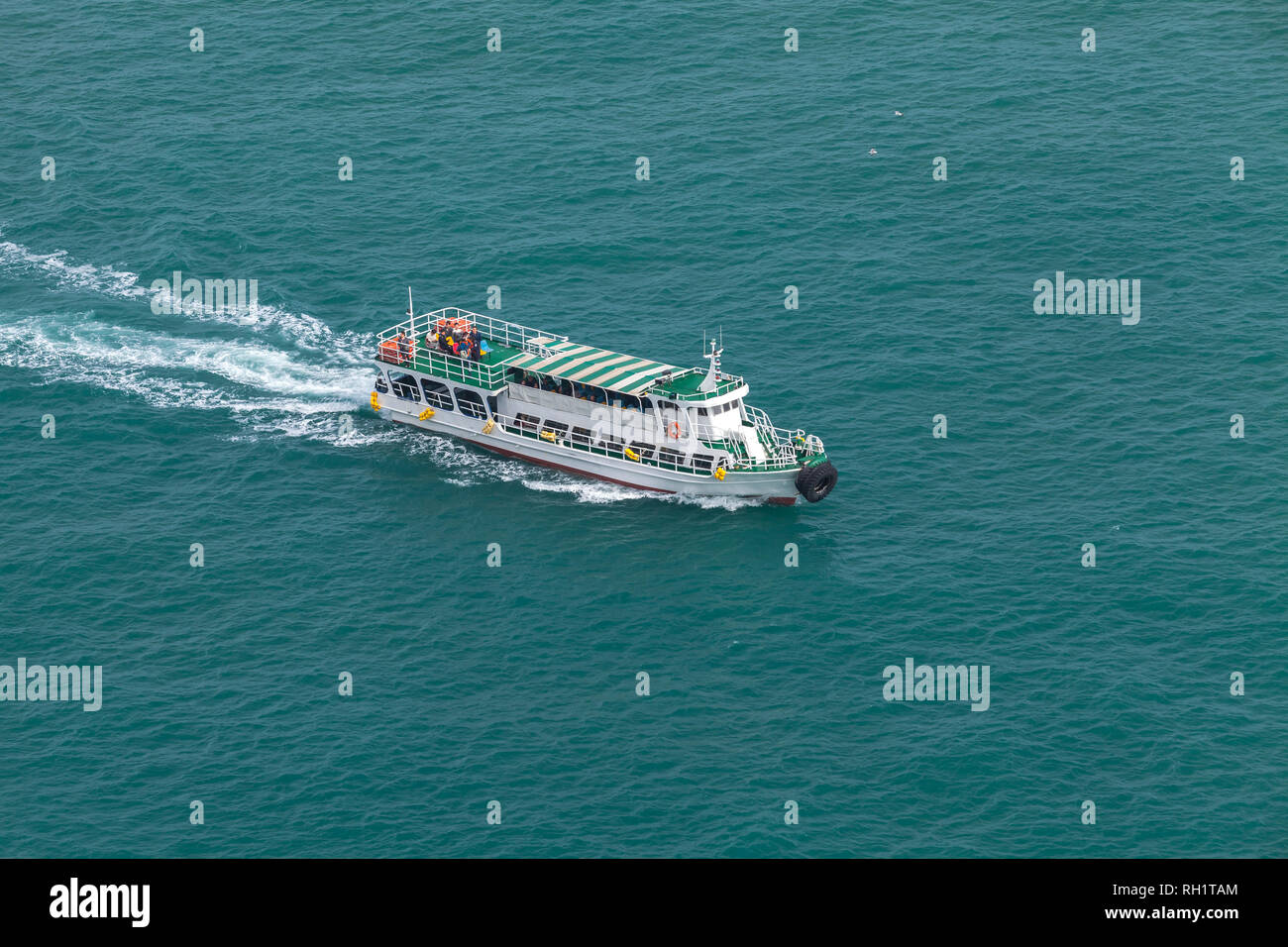 Petit navire à passagers va à Busan port de Corée du Sud, Banque D'Images