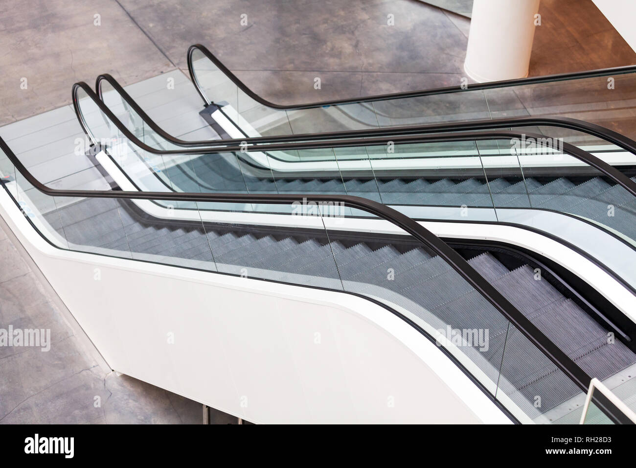 Escalator vide dans certains office building Banque D'Images