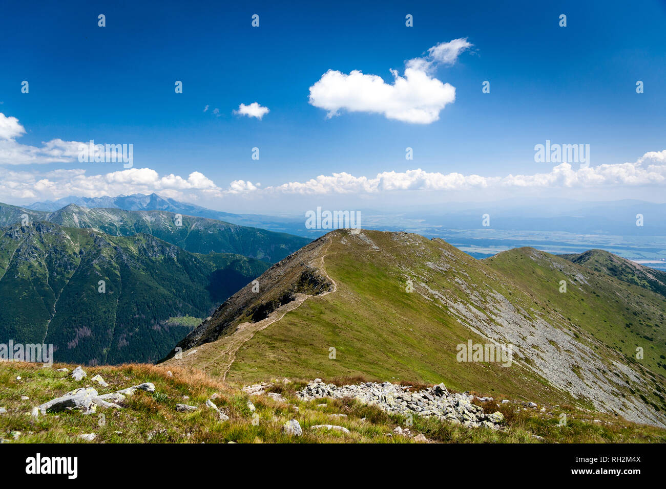 Paysage de l'ouest des Montagnes Tatra. Vue depuis le pic de Baraniec, une montagne en Slovaquie. Des sentiers de randonnée de la République slovaque Tatras. Banque D'Images