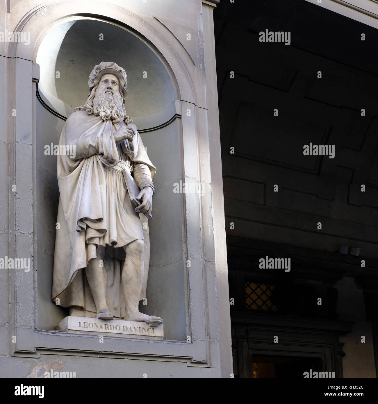 Sculpture Statue de léonard de Vinci Galerie des Offices Florence Italie Banque D'Images