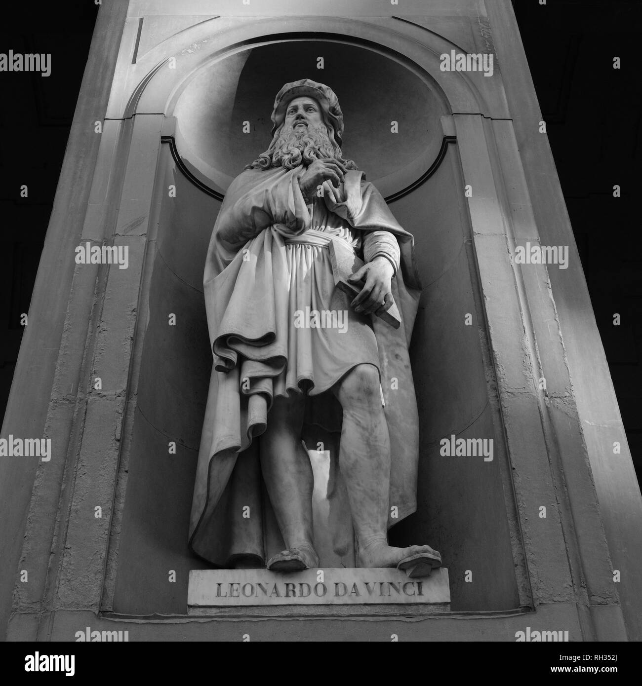 Sculpture Statue de léonard de Vinci Galerie des Offices Florence Italie Banque D'Images