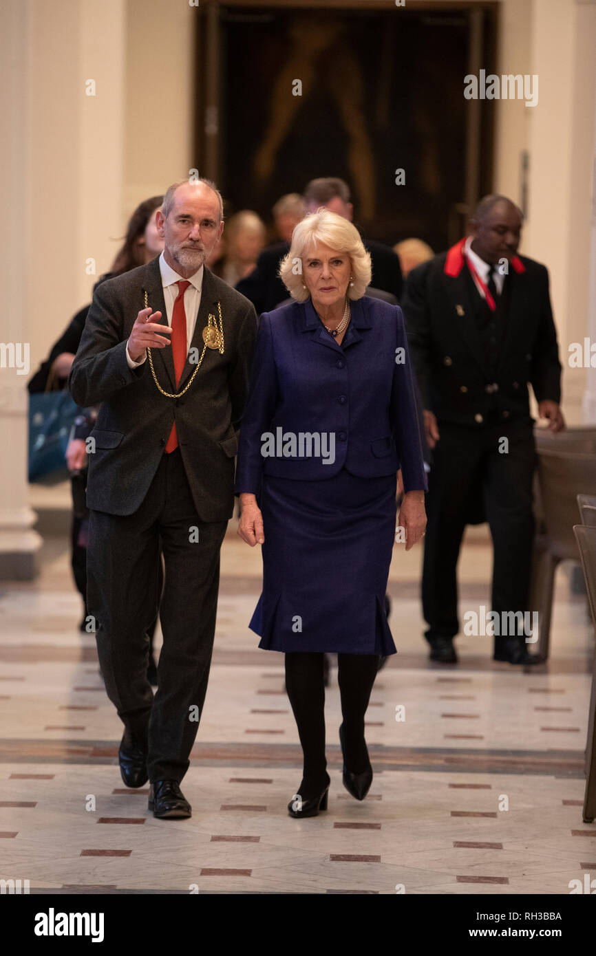 La duchesse de Cornouailles avec Christopher Le Brun, président de la Royal Academy of Arts au cours d'une visite à l'Académie Royale des Arts de Londres pour voir le nouvellement ouvert des établissements d'apprentissage et de rencontrer les enfants et les adultes participant à des programmes d'éducation. RA Banque D'Images