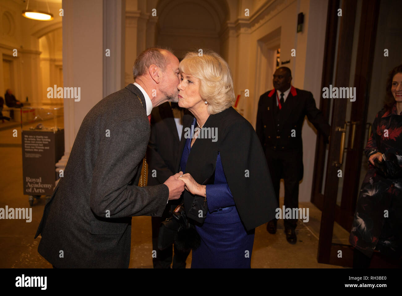 La duchesse de Cornouailles avec Christopher Le Brun, président de la Royal Academy of Arts au cours d'une visite à l'Académie Royale des Arts de Londres pour voir le nouvellement ouvert des établissements d'apprentissage et de rencontrer les enfants et les adultes participant à des programmes d'éducation. RA Banque D'Images
