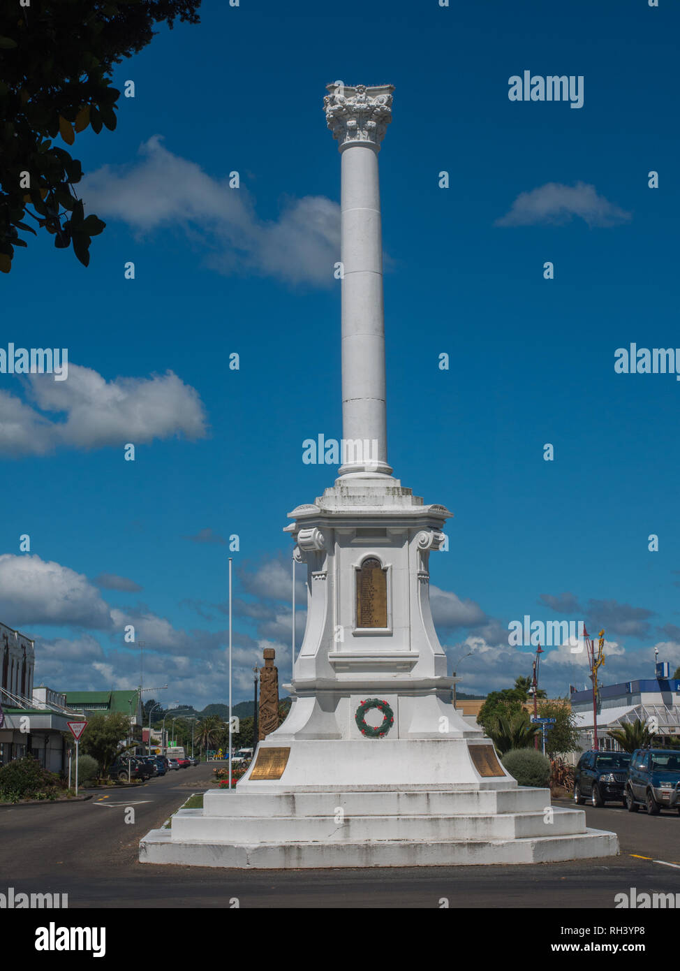 L'Opotiki War Memorial commémore les hommes de l'est de la baie de l'abondance qui se sont battus et sont morts dans la première et la seconde guerre mondiale. Nouvelle Zélande Banque D'Images