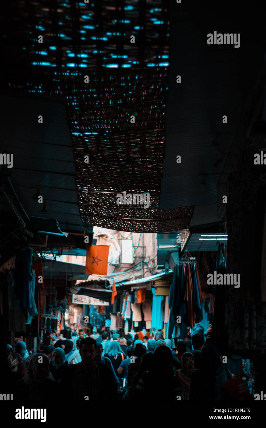 Dans le souk de Marrakech La Médina - tapis marocain Banque D'Images