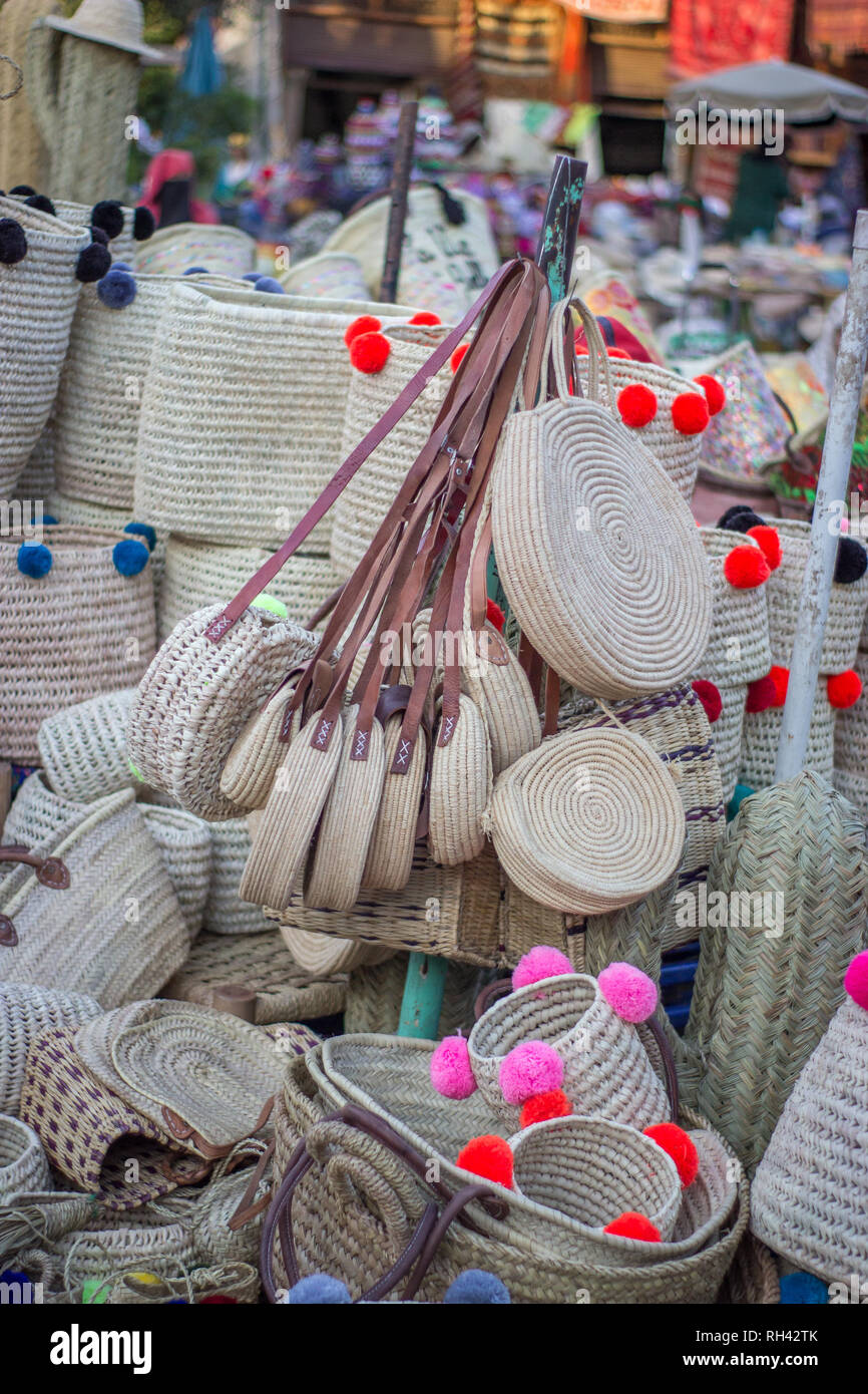 Dans le souk de Marrakech La Médina - tapis marocain Banque D'Images