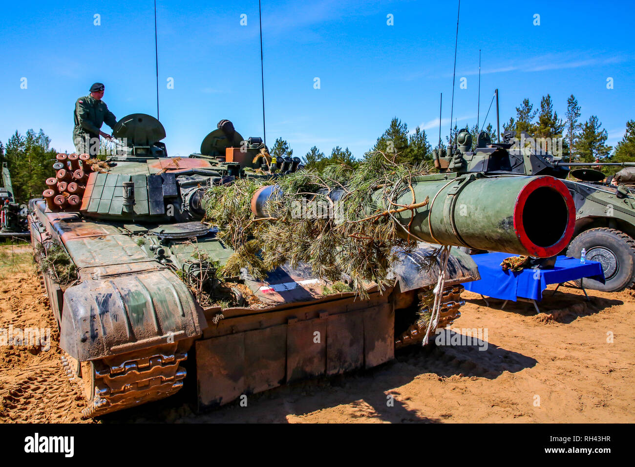 Chars et véhicules militaires. Les soldats de l'OTAN et de l'équipement militaire en Lettonie. Formation militaire internationale grève 2017 'Saber', Adazi, Lettonie, de Banque D'Images