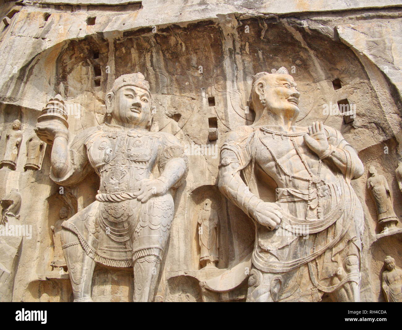Grottes de Longmen à Luoyang. Bouddha cassée et les grottes et sculptures de pierre dans les grottes de Longmen à Luoyang, Chine. Prises en octobre 2018 14. Banque D'Images