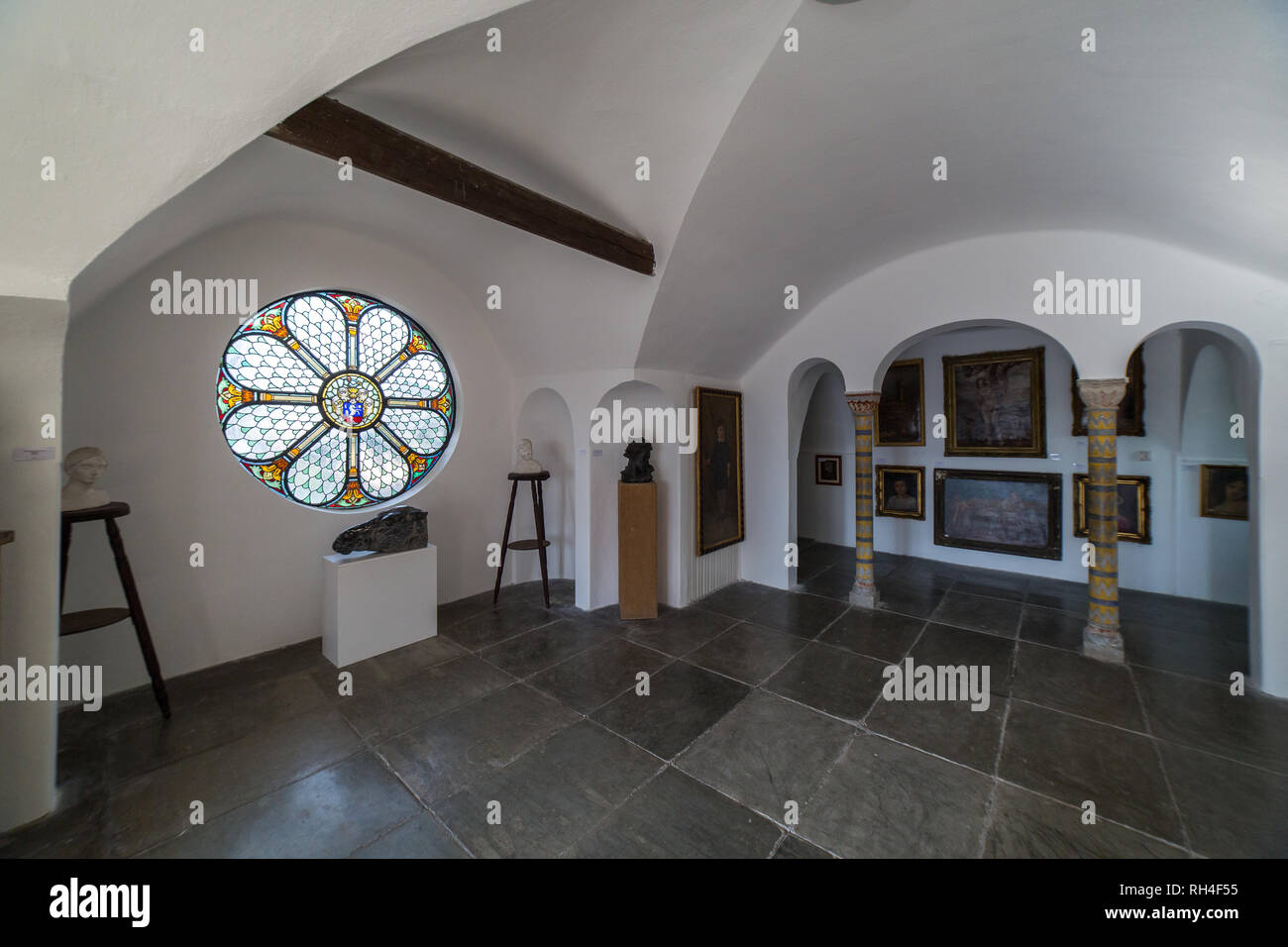 SZEKESFEHERVAR, HONGRIE - 25 Avril 2018 : Intérieur de Bory Var château á Szekesfehervar, Hongrie Banque D'Images