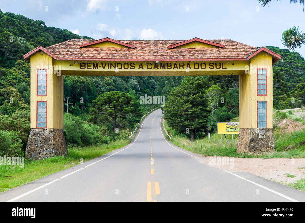 Porche d'entrée de la ville touristique de Cambara do Sul, ville de canyons. Banque D'Images