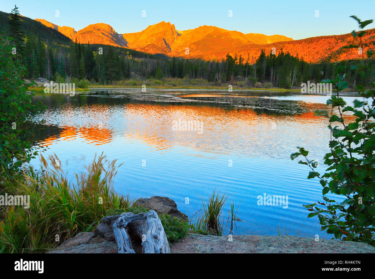 Lever du soleil, Sprague Lake, SpragueLake Trail, Rocky Mountain National Park, Estes, Colorado, USA Banque D'Images