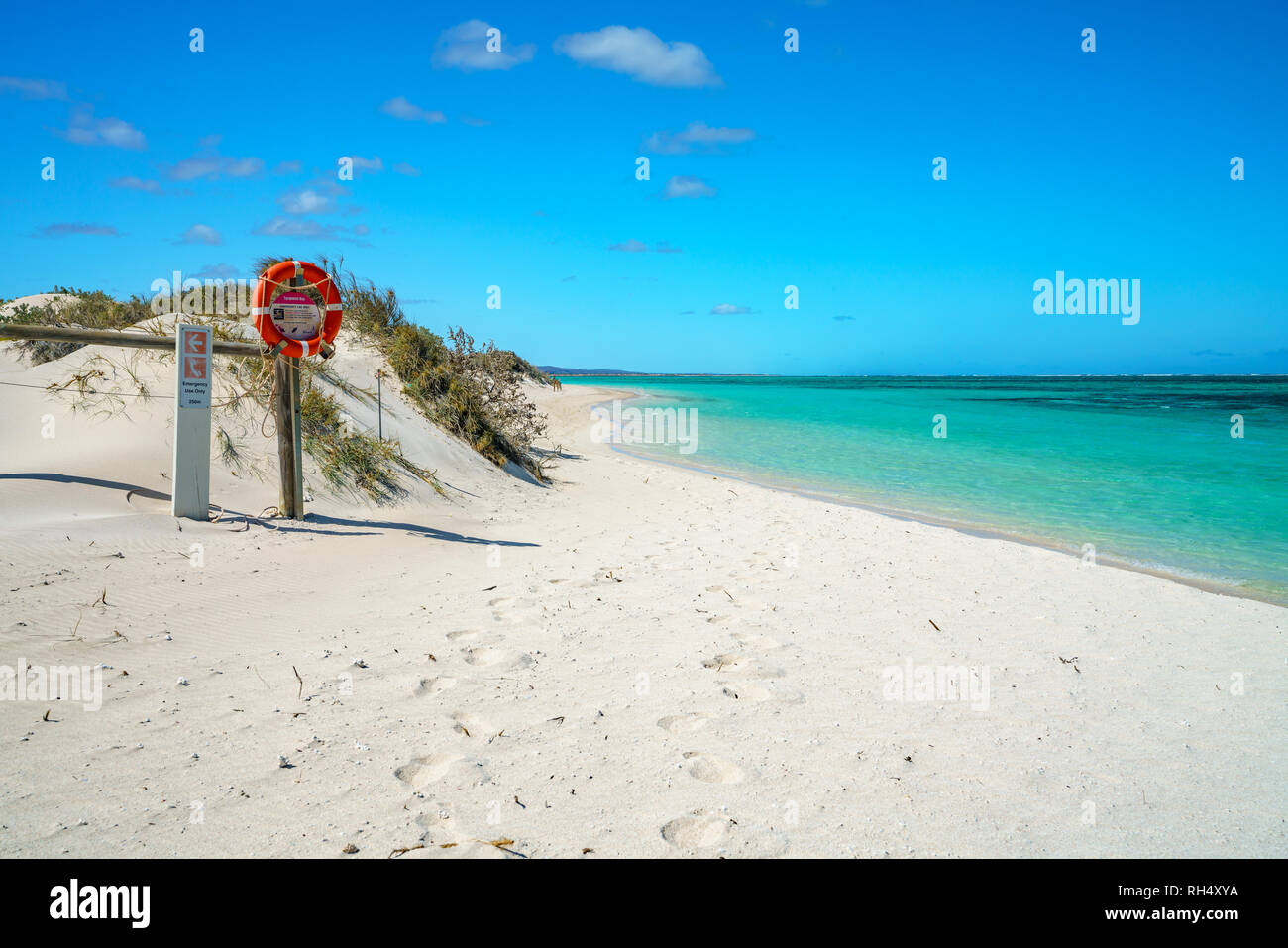 Sable blanc et eau turquoise sur la plage de turquoise bay, cape range, dans l'ouest de l'Australie Banque D'Images