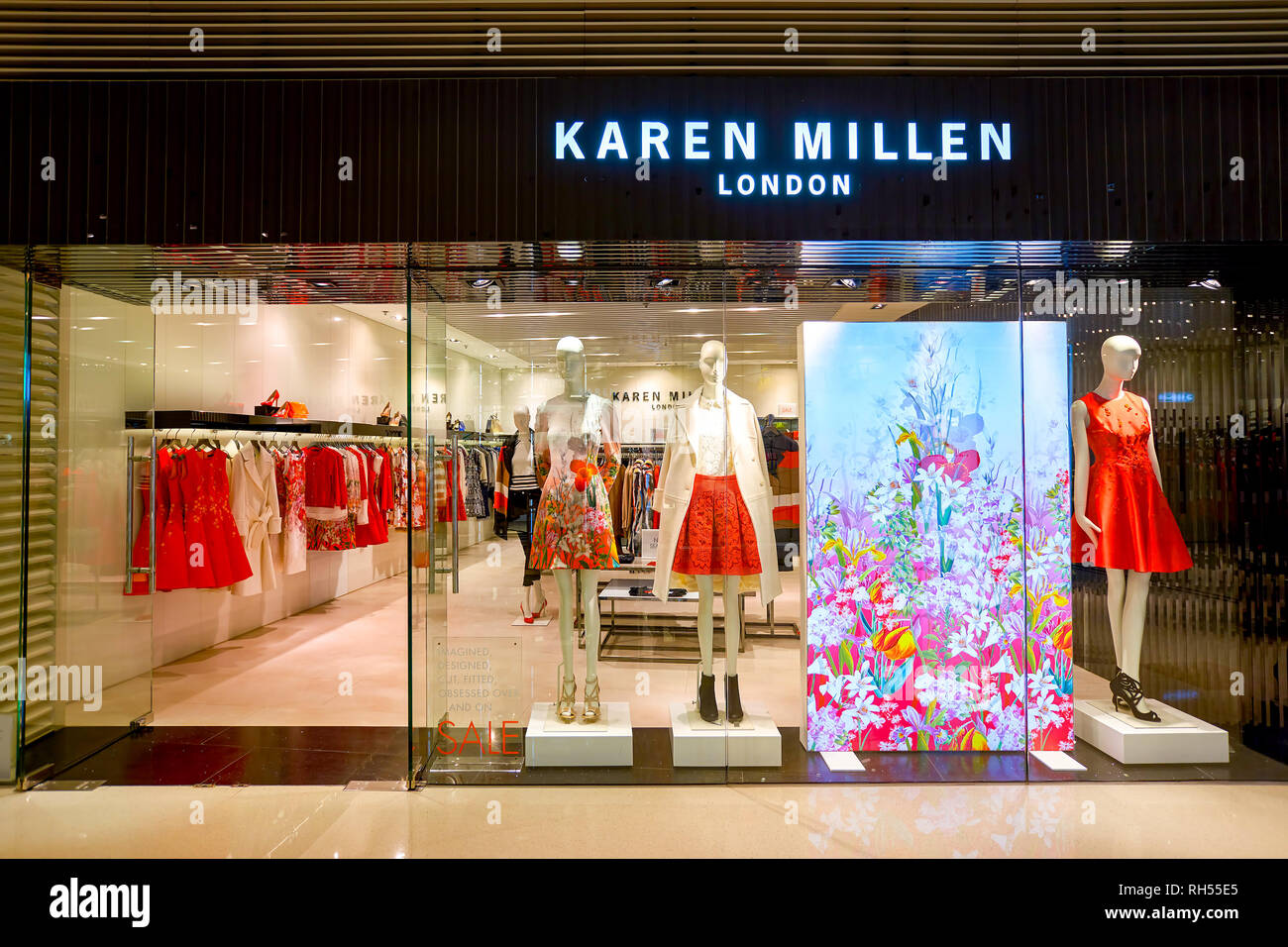 HONG KONG - le 27 janvier 2016 : l'intérieur d'éléments Shopping Mall. Éléments est un grand centre commercial situé sur 1 Austin Road West, Tsim Sha Tsui, Kowloo Banque D'Images