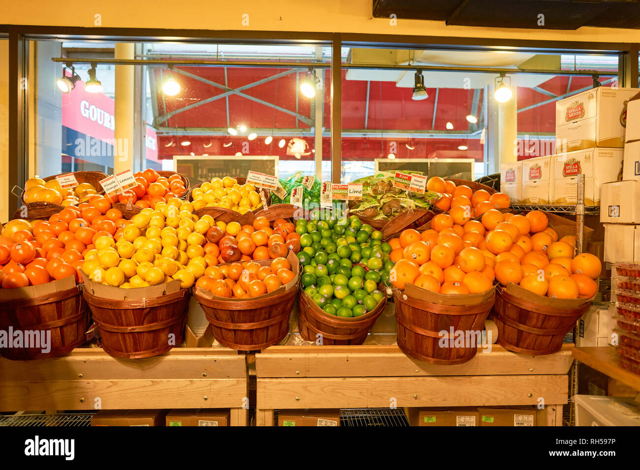 NEW YORK - CIRCA MARS 2016 : l'intérieur de garage. Garage gourmet est une mini-chaîne de marchés d'aliments naturels ou de spécialité basée je Banque D'Images