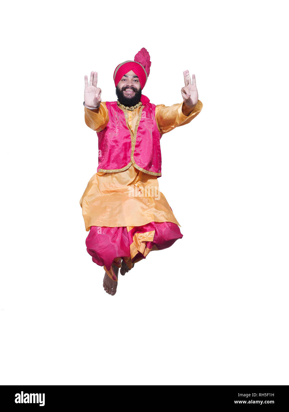 PORTRAIT D'UNE DANSEUSE BHANGRA SAUTER DE HAUT Banque D'Images