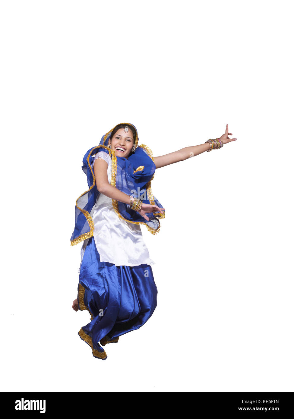 PORTRAIT D'UNE FEMME SIKH, SARDANI DANSE BHANGRA LE SAUT Banque D'Images