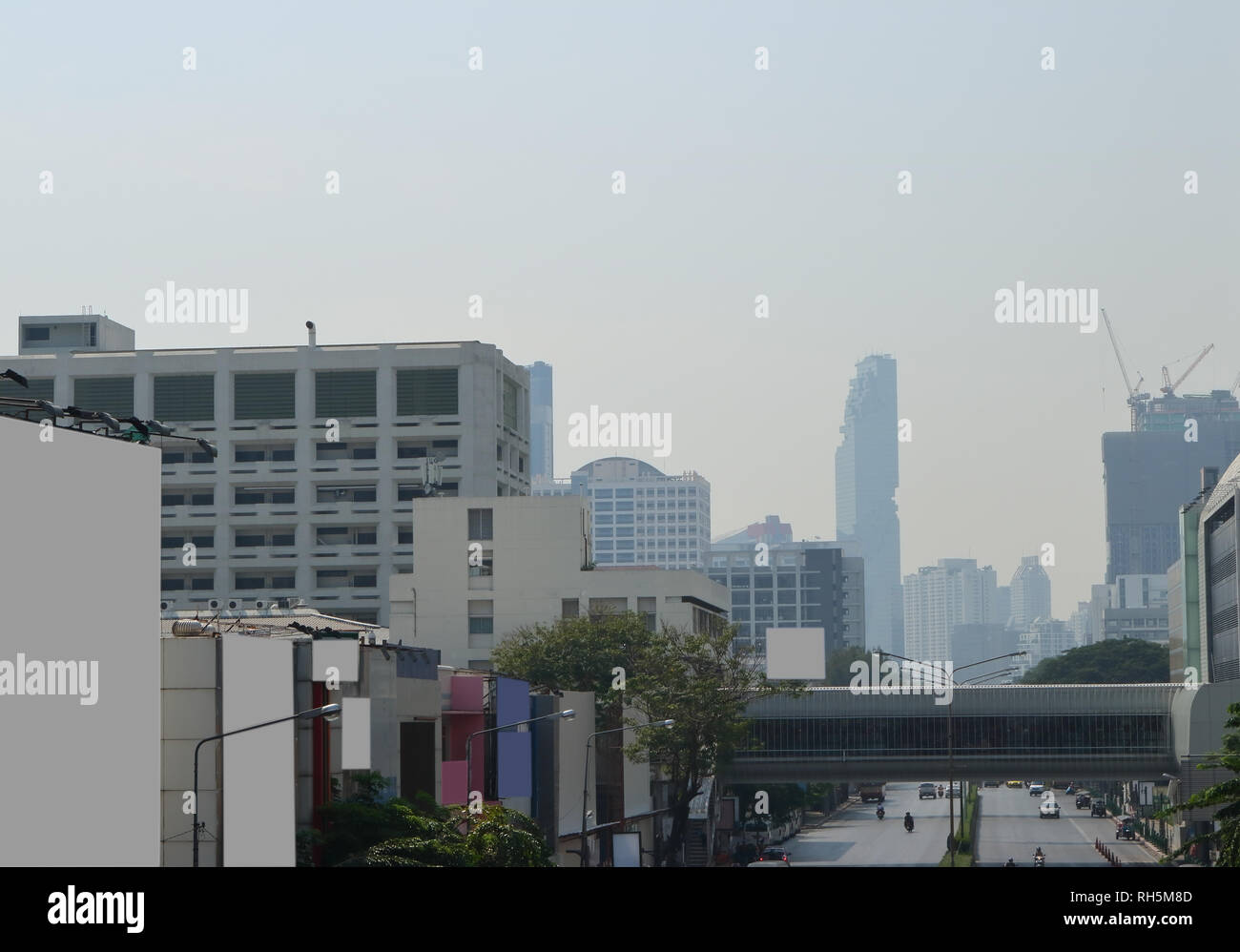 Cityscape montre ciel de Bangkok au centre des affaires sont couvertes de fines particules de poussière appelé mp2.5 Banque D'Images