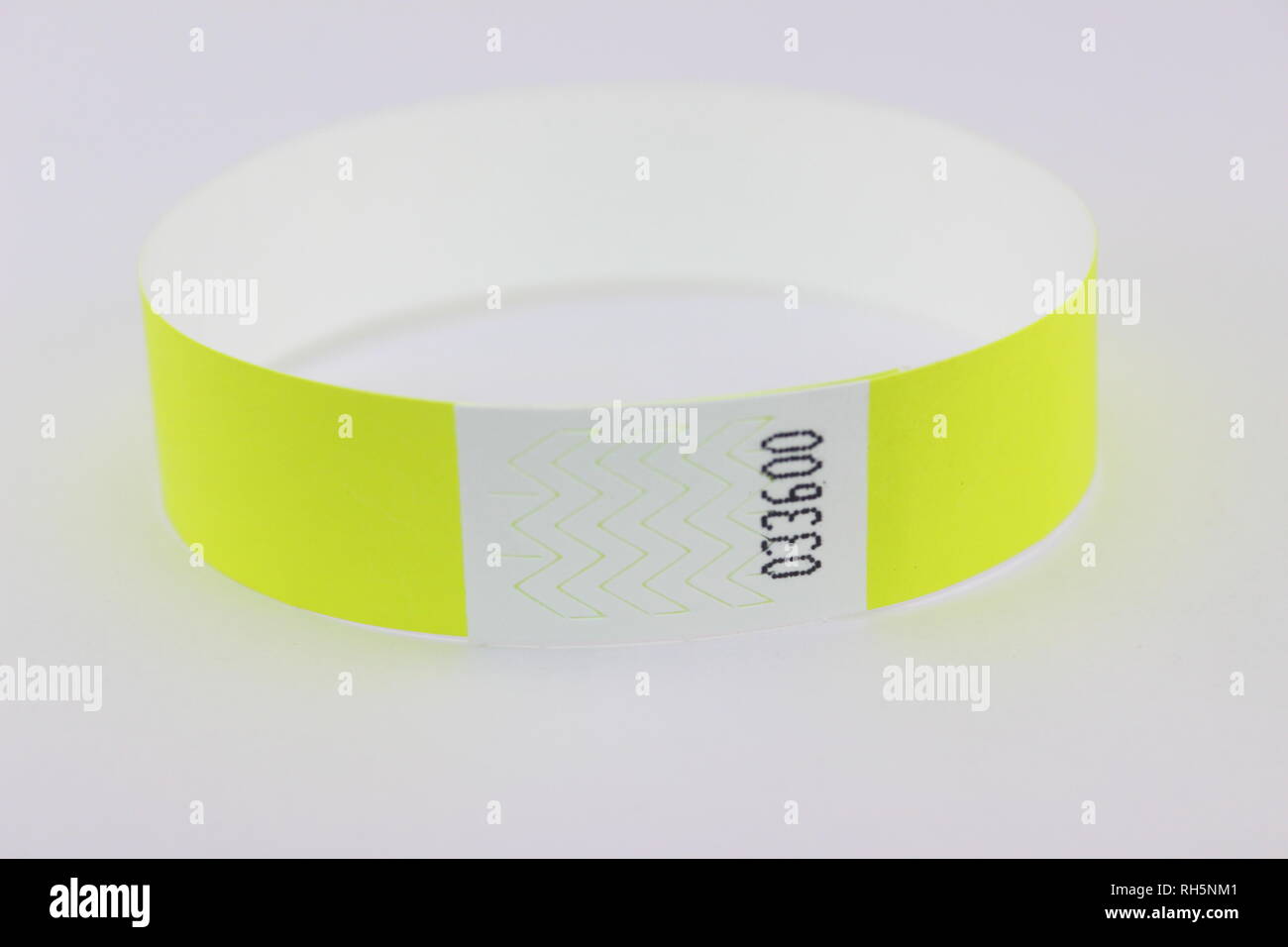 Bracelets en Tyvek coloré pour des concerts, des événements et des festivals de musique Banque D'Images