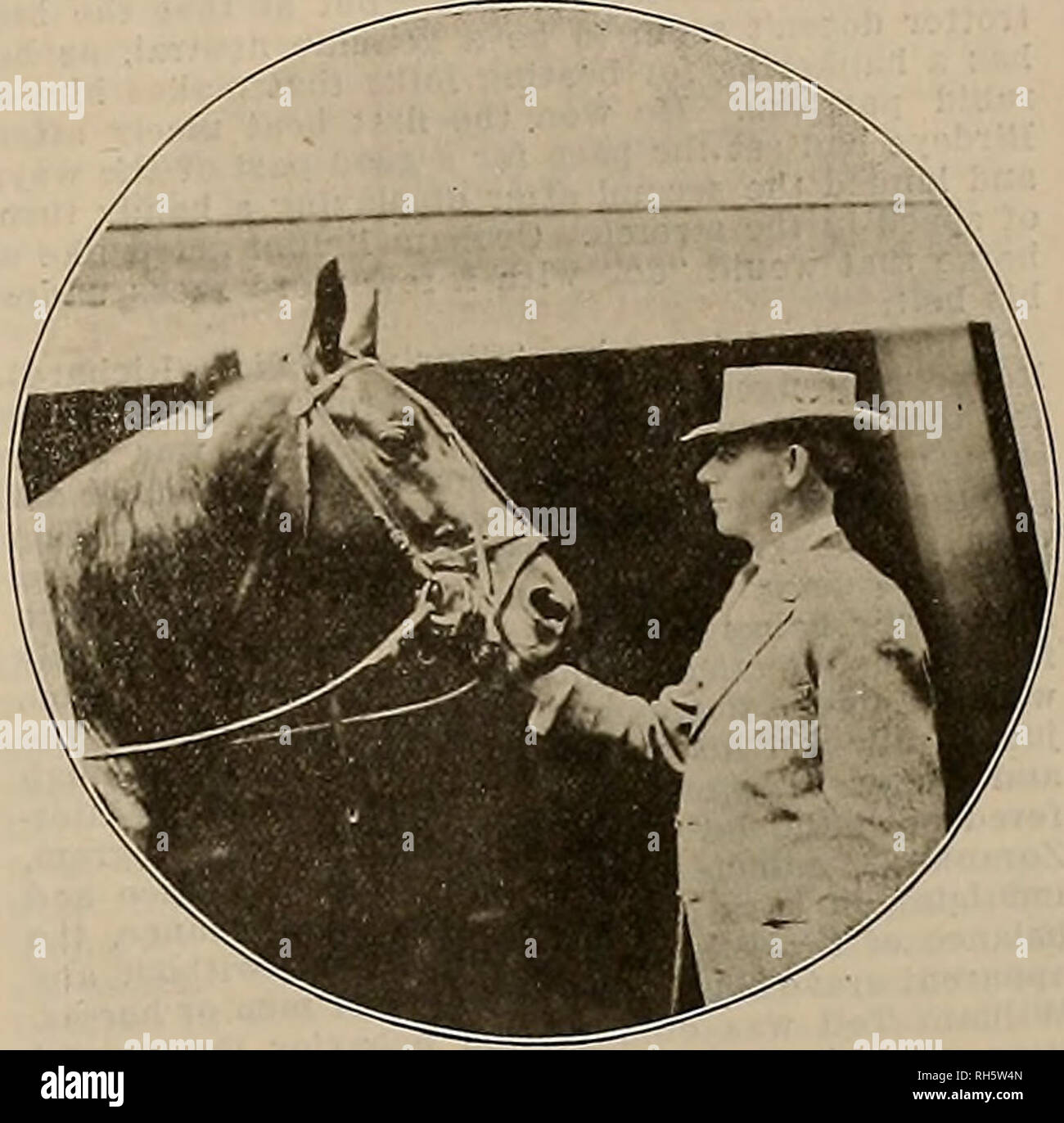 . Source et sportsman. Les chevaux. Clin DAN Â ¢* qui sera testé dans le grand jeu de stimulation Dy Charles A. Durfee. DR. BURNS JR. 2:04 % le chef de l'Est de l'envahisseurs et son formateur, Al Whitney, à Los Angeles. Maplewood Farm, blk m Anna Carll arbitrage par un barrage, ^Lusirous Rodney 2Â ¢ McKinney par McKinney, barrage â splendeur par Mamb sursauter un ^^   dam Bergen Horse Co., en s -t" Mlle regarder par-Aitalena à crête du barrage R Peterson, b g u Garçon Hal, par Altamont. Poupée BABT 2:10 % I L hangars du substitut pour Albaloma 2:08  % dans le capital de 20 000 $ pour 2:10 trotters. Coupe d'ARGENT POUR LE NORD-OUEST DE CLAS Banque D'Images