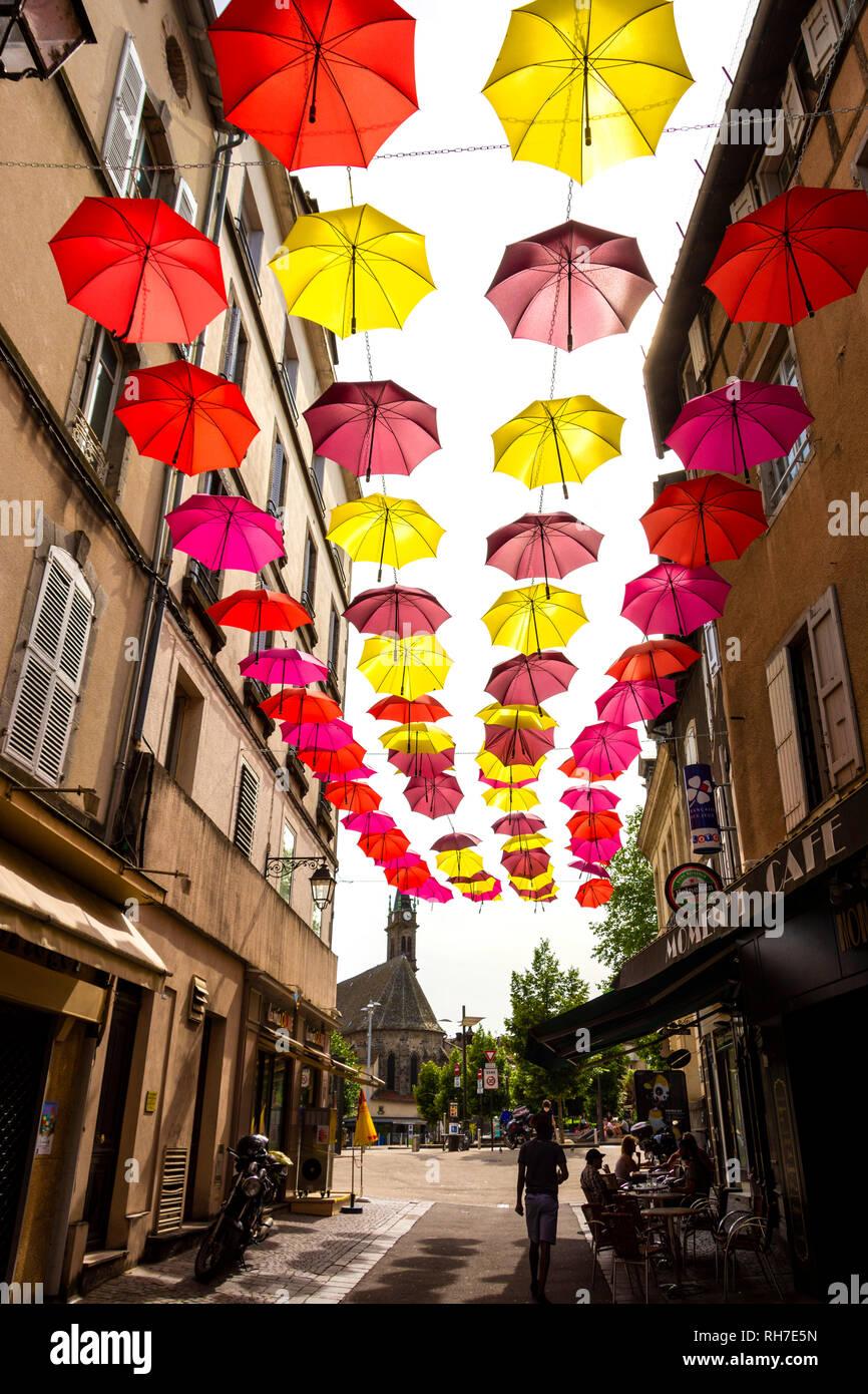 Parasols décoration de rue, Aurillac, Cantal, Auvergne, Rhone Alpes, France  Photo Stock - Alamy