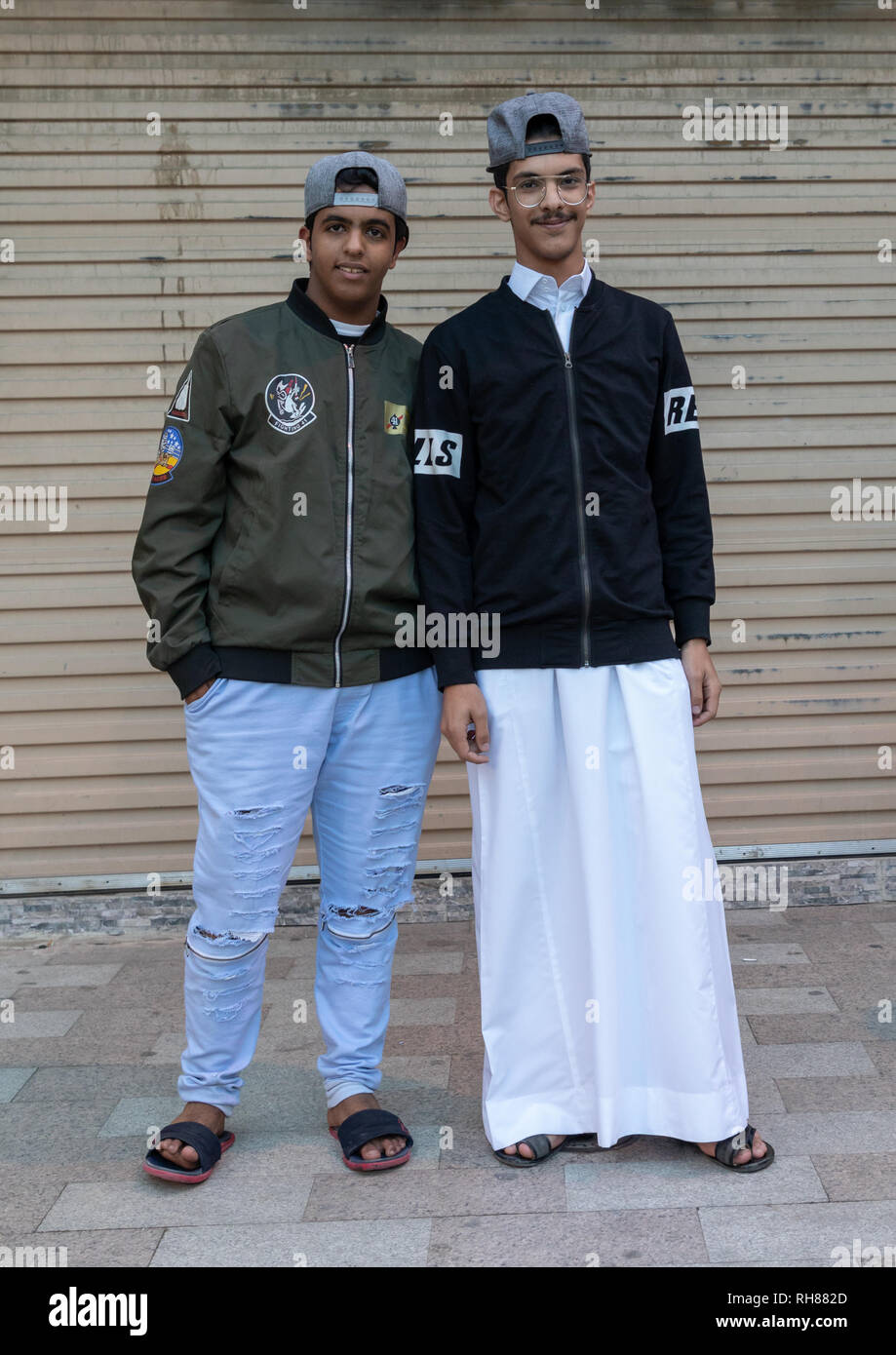 L'Arabie des adolescents portant des vêtements fashionnable, province, la Mecque, Arabie saoudite Taïf Banque D'Images