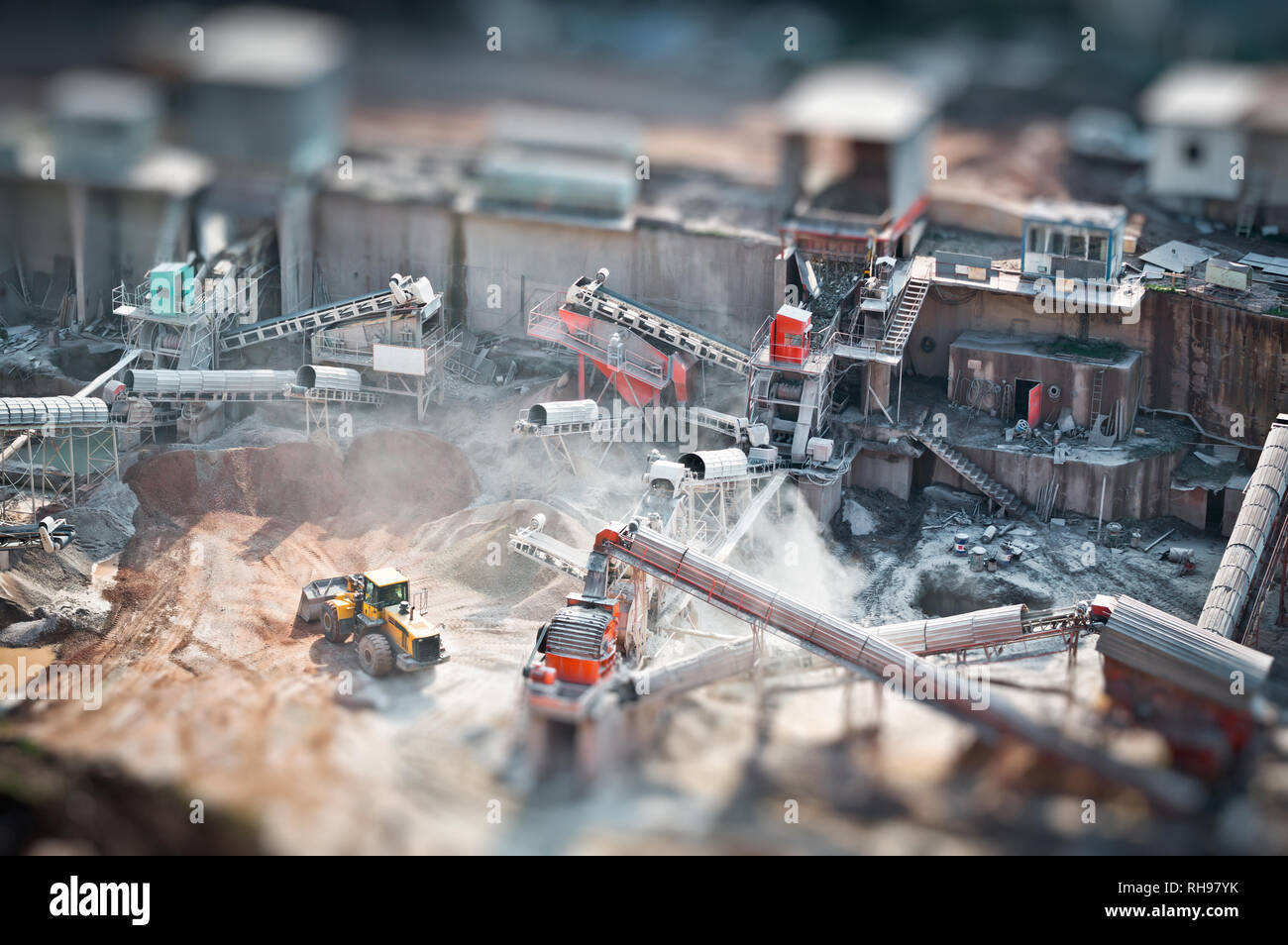 Mining truck travaillant dans quarry , Tilt-shift effectuée photo. Banque D'Images