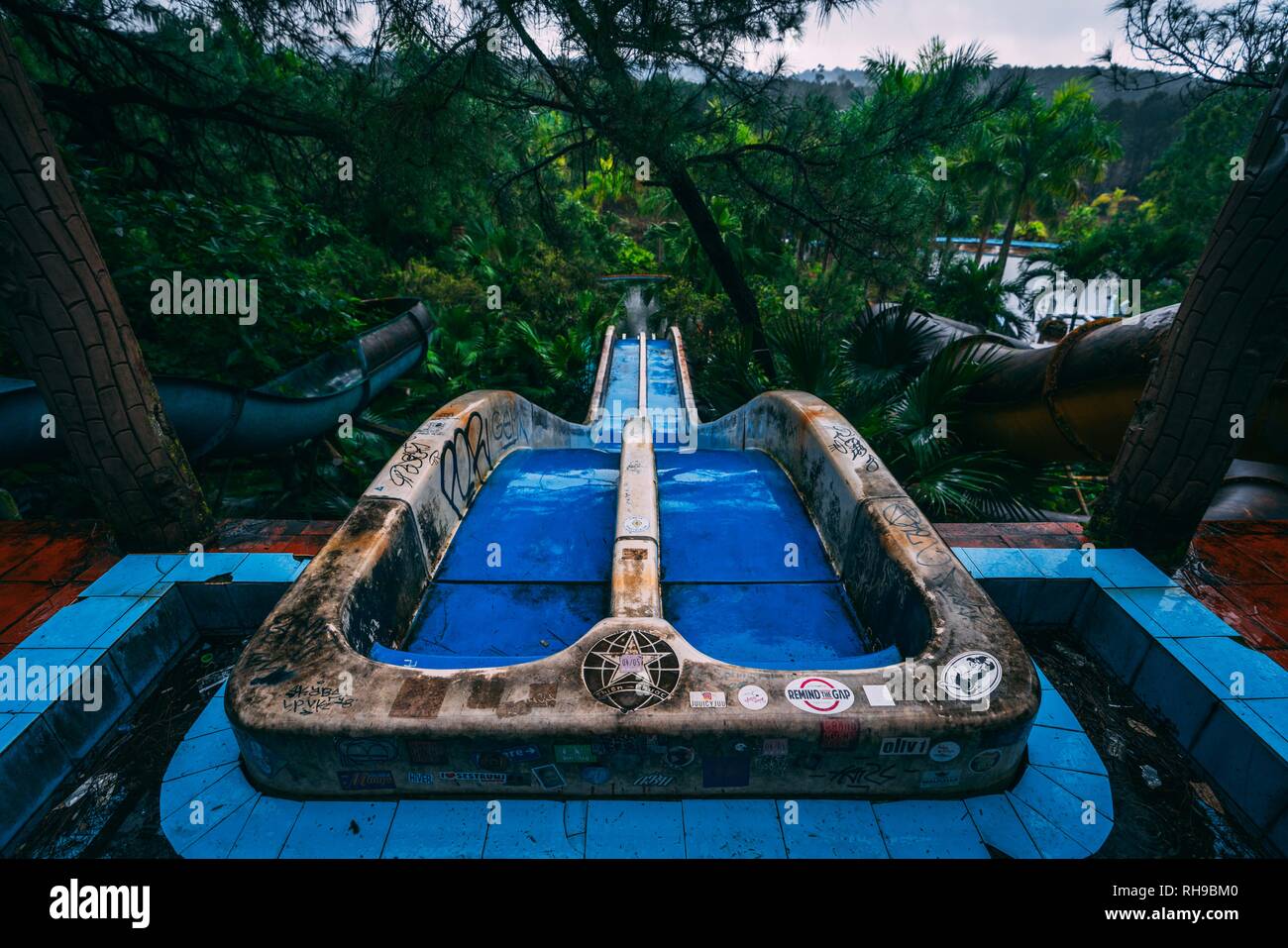 Attraction touristique foncé Ho Thuy Tien abandonné waterpark, près de la ville de Hue, Vietnam central, en Asie du sud-est Banque D'Images