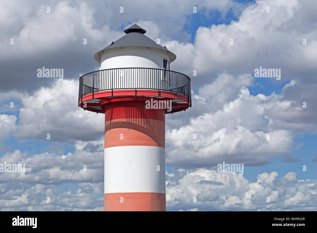 Phare, digue verte, vieux pays, Basse-Saxe, Allemagne Banque D'Images