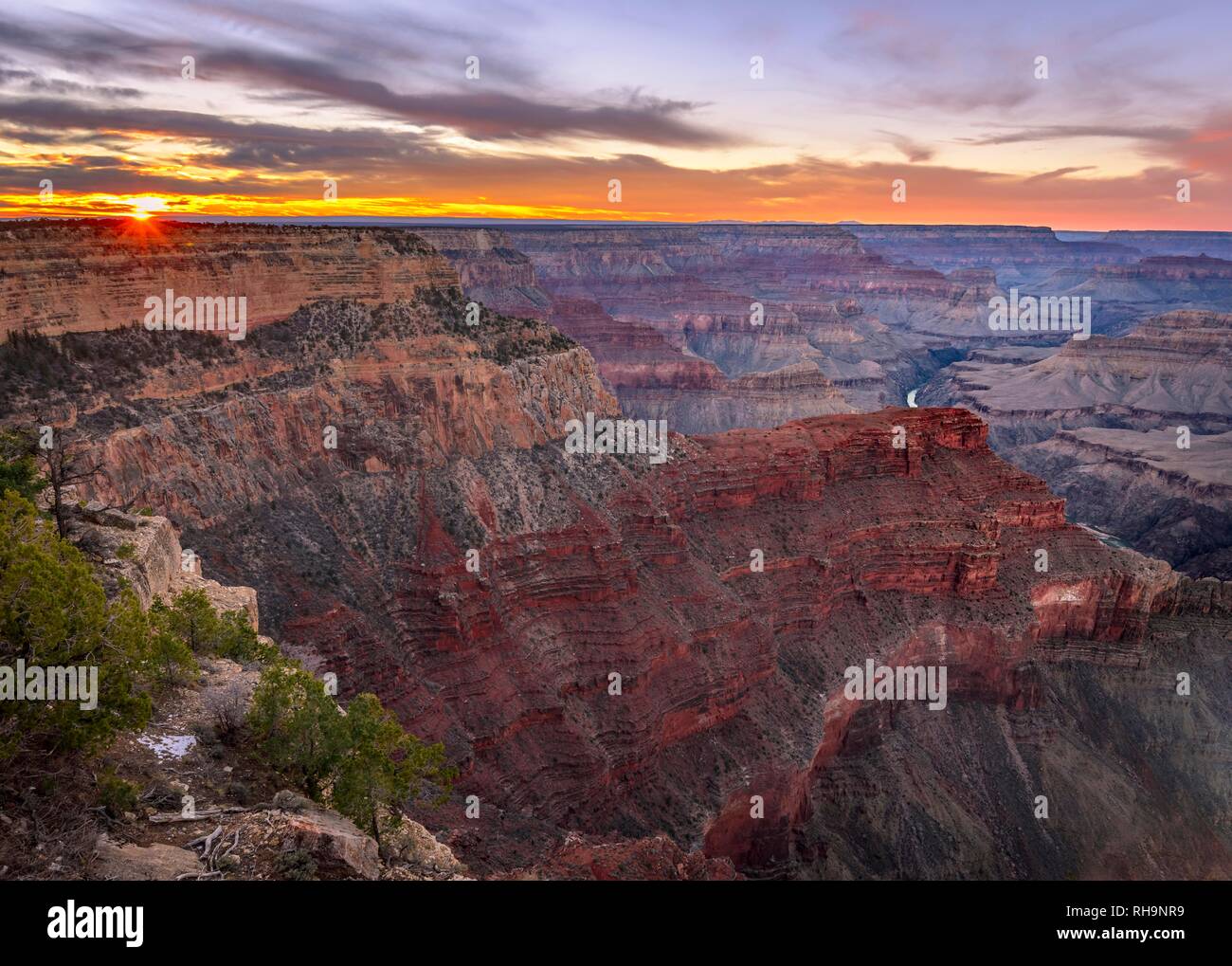 Gorge de la Grand Canyon au coucher du soleil, la rivière Colorado, vue du point Hopi, érodés paysage rock, South Rim Banque D'Images