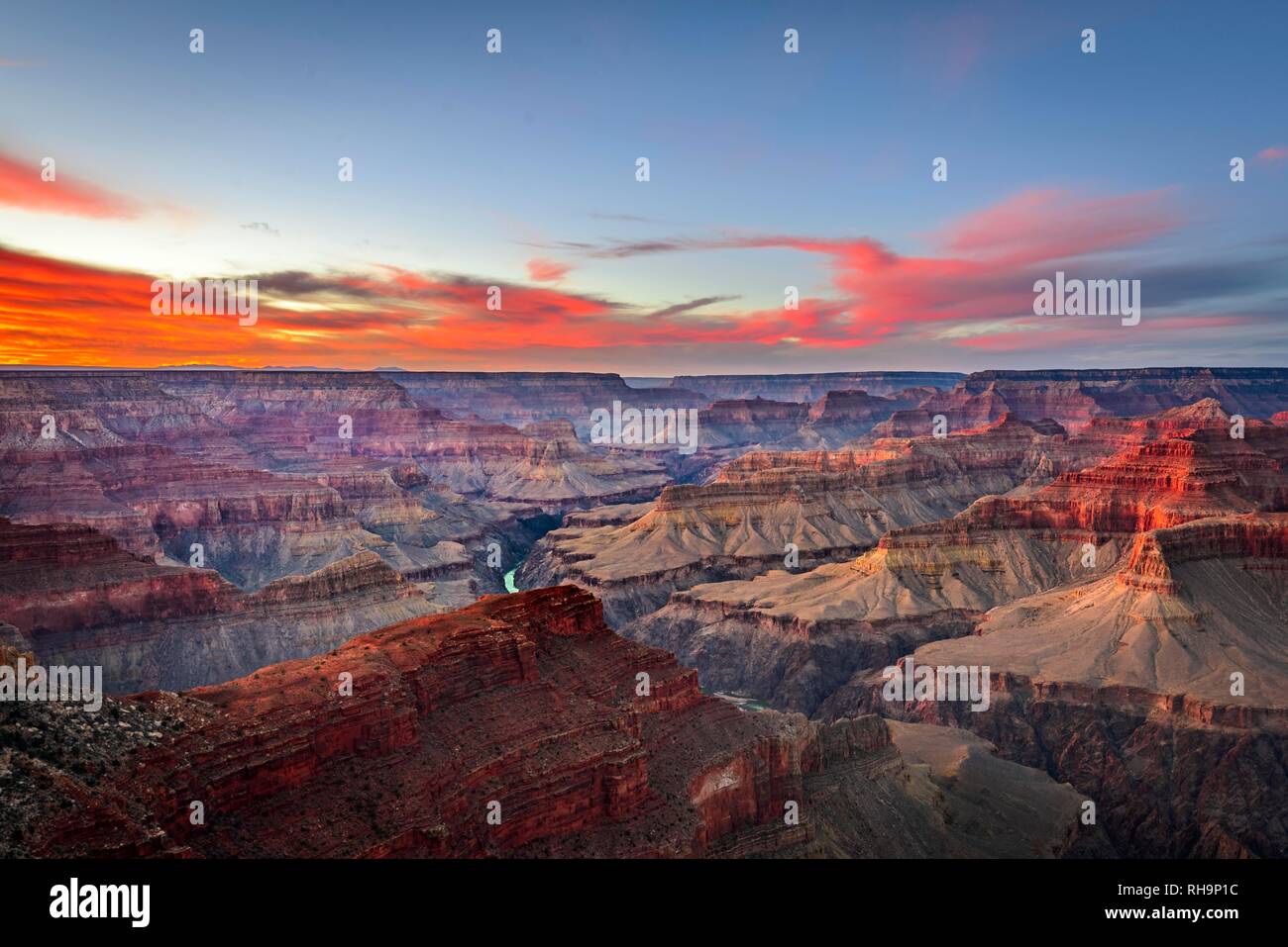 Gorge de la Grand Canyon au coucher du soleil, la rivière Colorado, vue du point Hopi, érodés paysage rock, South Rim Banque D'Images