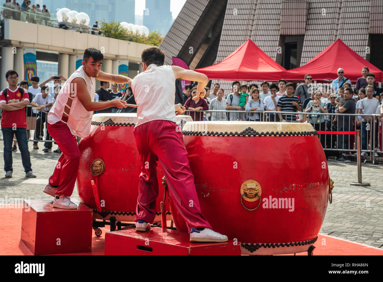 La synergie de Hong Kong 24 La concurrence à l'extérieur du tambour à Kowloon, Hong Kong, Chine, Asie. Banque D'Images