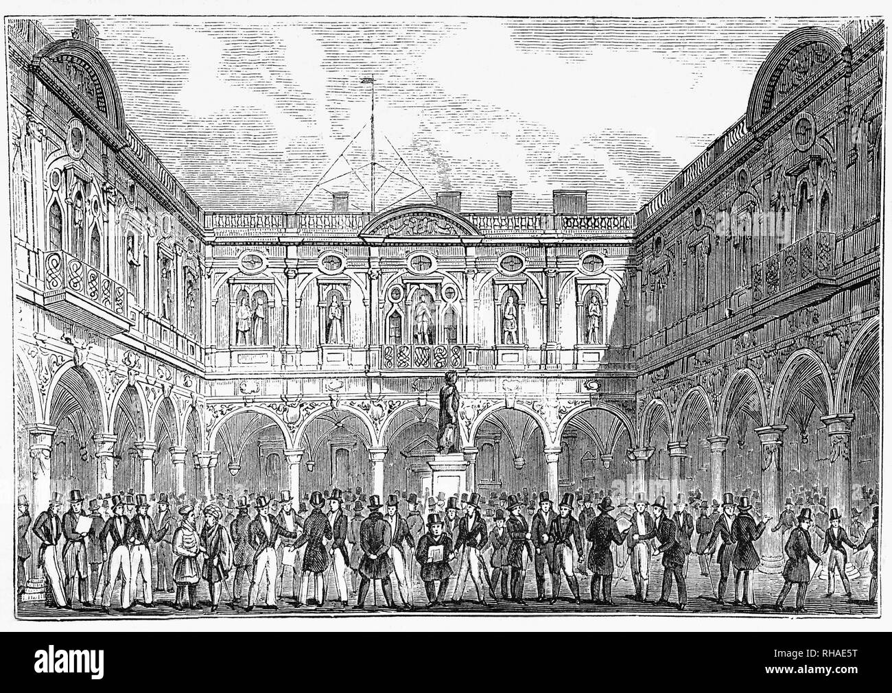 Le Royal Exchange dans Cornhill et Threadneedle Street, Londres a été fondée au xvie siècle par le marchand Thomas Gresham comme un centre de commerce de la ville de Londres. Il a été deux fois détruit par un incendie et reconstruit par la suite. L'illustration montre le deuxième complexe construit sur le site, conçu par Edward Jarman, ouvert en 1669 et incendiée en 1838. Traditionnellement, les étapes de la Royal Exchange est le lieu où les proclamations royales, la dissolution du parlement ; la mort ou l'abdication d'un monarque ; confirmation de la prochaine monarch's accession au trône sont lues. Banque D'Images
