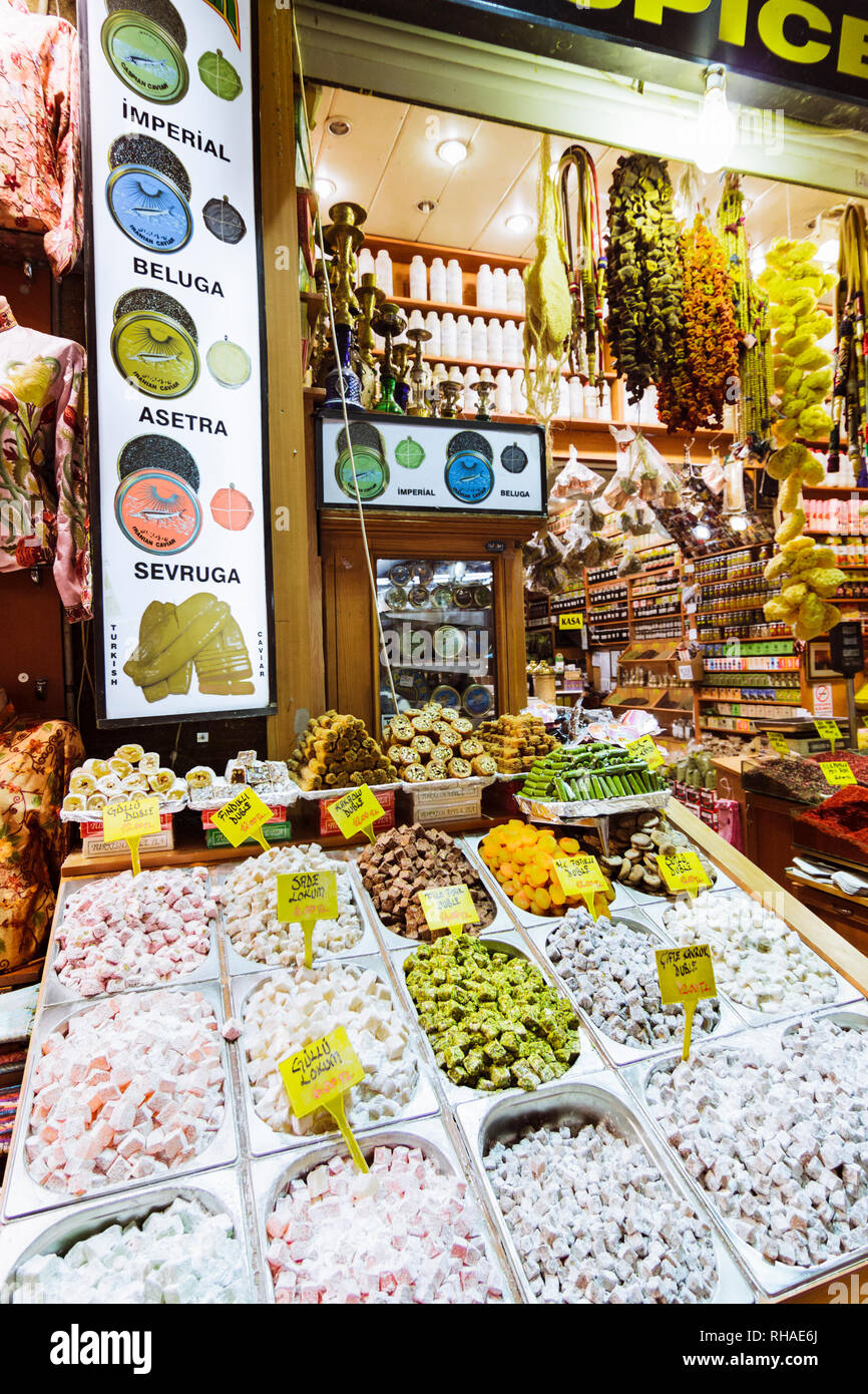 Istanbul, Turquie : loukoums à la vente à la marché aux épices aussi connu sous le nom de bazar égyptien dans le quartier d'Eminönü du district de Fatih. Construit Banque D'Images