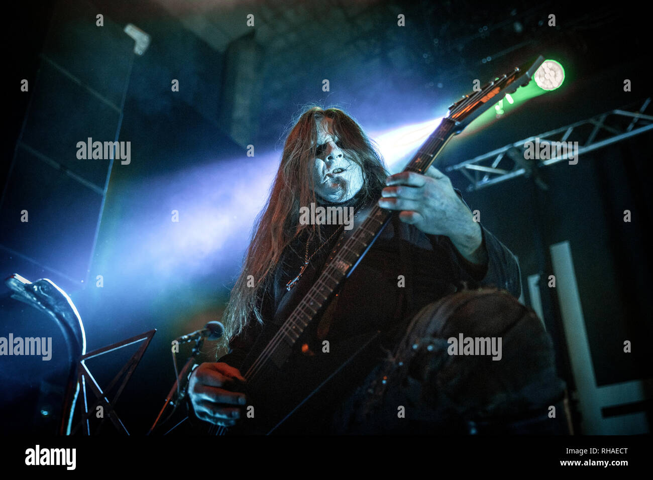 Norvège, Oslo - janvier 27, 2019. Le groupe de heavy metal polonais Behemoth effectue un concert live de la Rockefeller à Oslo. Guitariste Patryk Dominik Sztyber ici est vu sur scène. (Photo crédit : Gonzales Photo - Terje Dokken). Banque D'Images Norvège, Oslo - janvier 27, 2019. Le groupe de heavy metal polonais Behemoth effectue un concert live de la Rockefeller à Oslo. Guitariste Patryk Dominik Sztyber ici est vu sur scène. (Photo crédit : Gonzales Photo - Terje Dokken). Banque D'Images