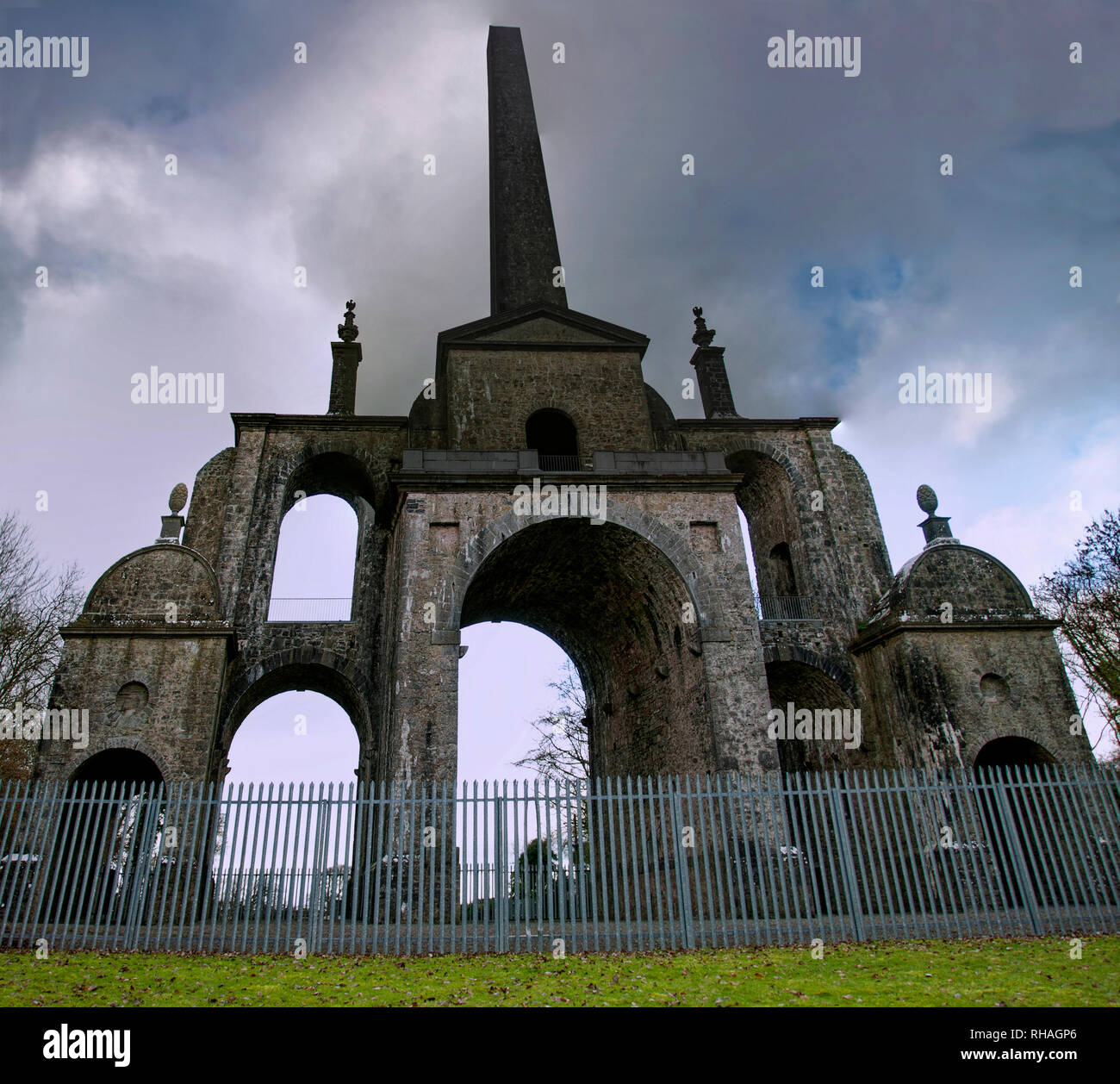 Conolly's Folly, l'Obélisque,à l'origine, la folie Conolly,est un obélisque structure et Monument National situé près de Maynooth, comté de Kildare, Irlande. Banque D'Images