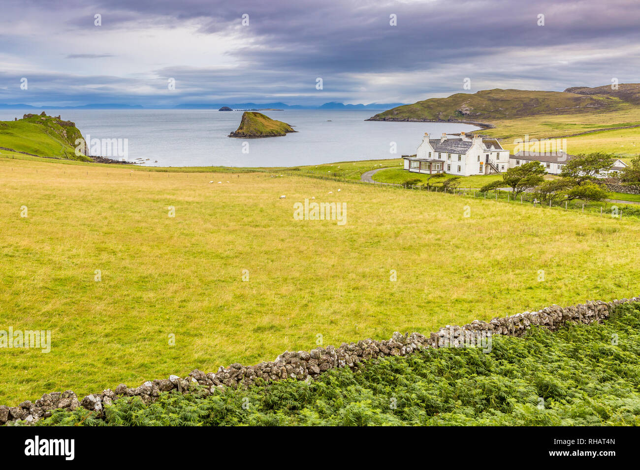 Chalet isolé dans une baie isolée, Isle of Skye, Scotland, UK Banque D'Images
