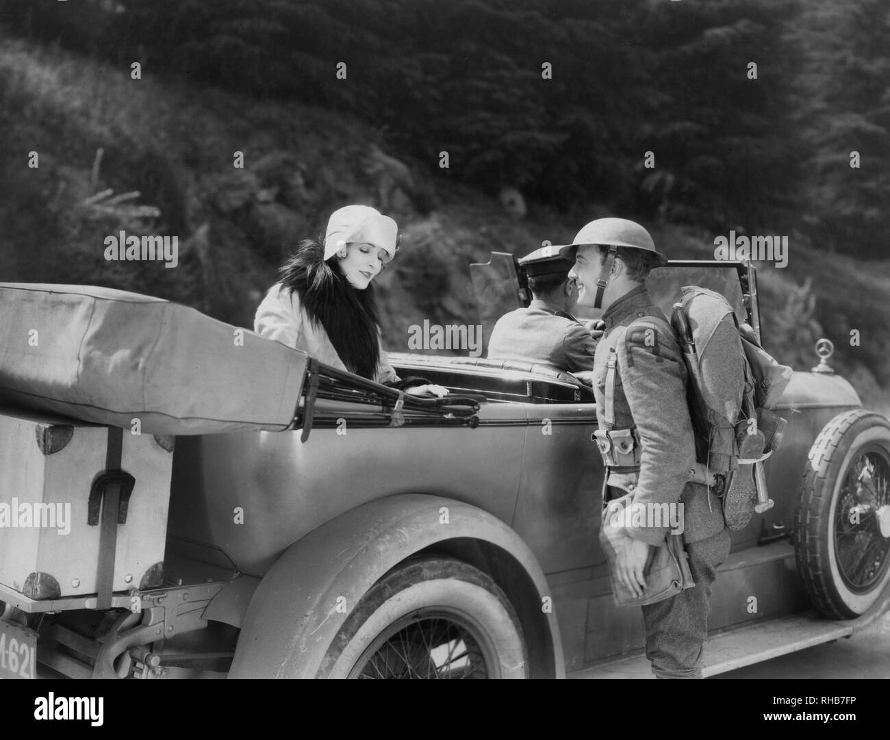 Claire Windsor, Conrad Nagel, sur-ensemble du cinéma muet, 'Tin Hats', MGM, 1926 Banque D'Images