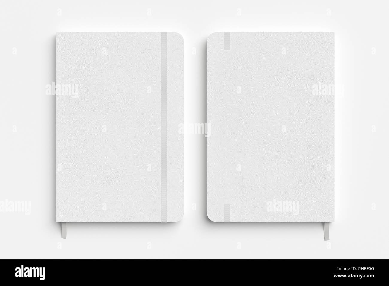 Cahier vertical blanc avec bande élastique sur fond blanc. Couverture avant et arrière Banque D'Images
