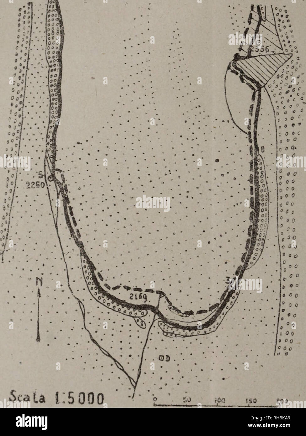 . Bollettino del R. Comitato geologico d'Italia.. La géologie. 222 PROF. FEDERICO SACCO La graduale fronte del Ghiacciaio della affiner dans questione, iniziatasi continuata nel 1913 e negli Anni successivi, si era mante- nuta classique anche nell'anno 1918 distruggendo le morenule frontali.. Un lineette cMhpie con- rei  = Sprone gneissico. Aree con cerchietti  = Colline e cordoni morenici (1). Arce Con puntini Inori del Ghiacc.  = Terreno alluv. morenico. Aree con puntini sopra il Ghiacc.  = Terreno mor. viaggiante. Linea ornata nera  = interrotta Margine della lingua glaciale nell'estate del 1917. Linea Banque D'Images