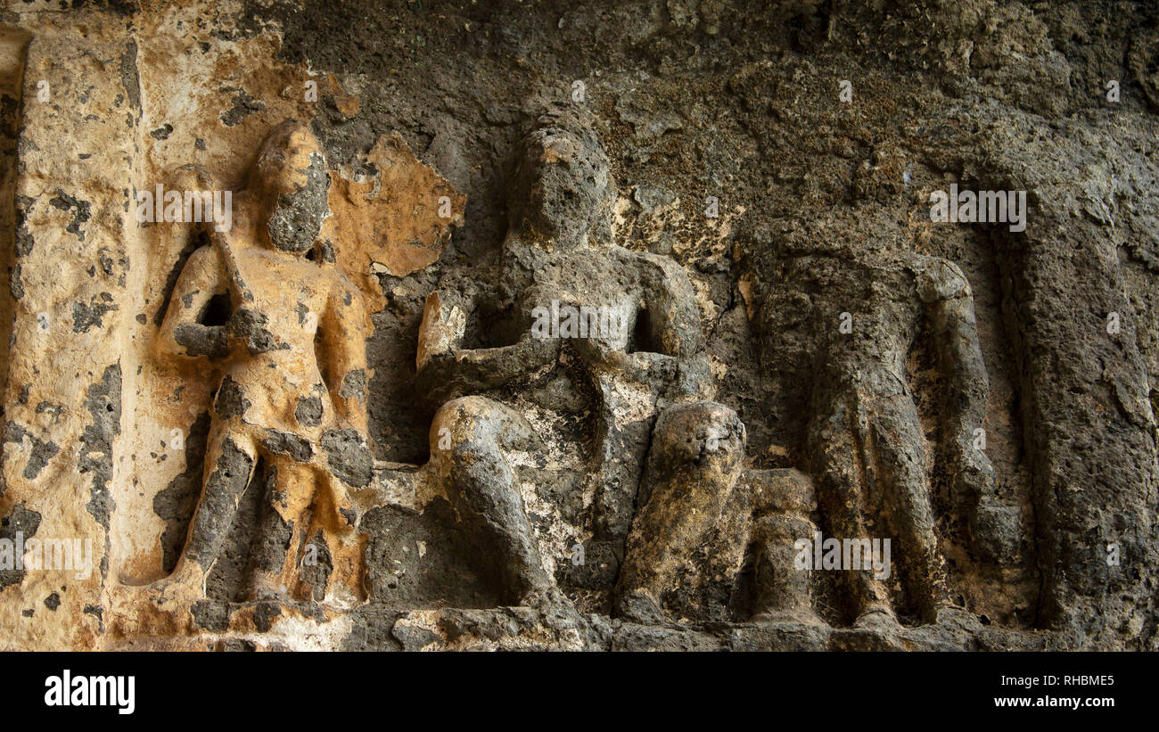 La figure de Bouddha en ruine Aurangabad grottes, Aurangabad, Maharashtra Banque D'Images