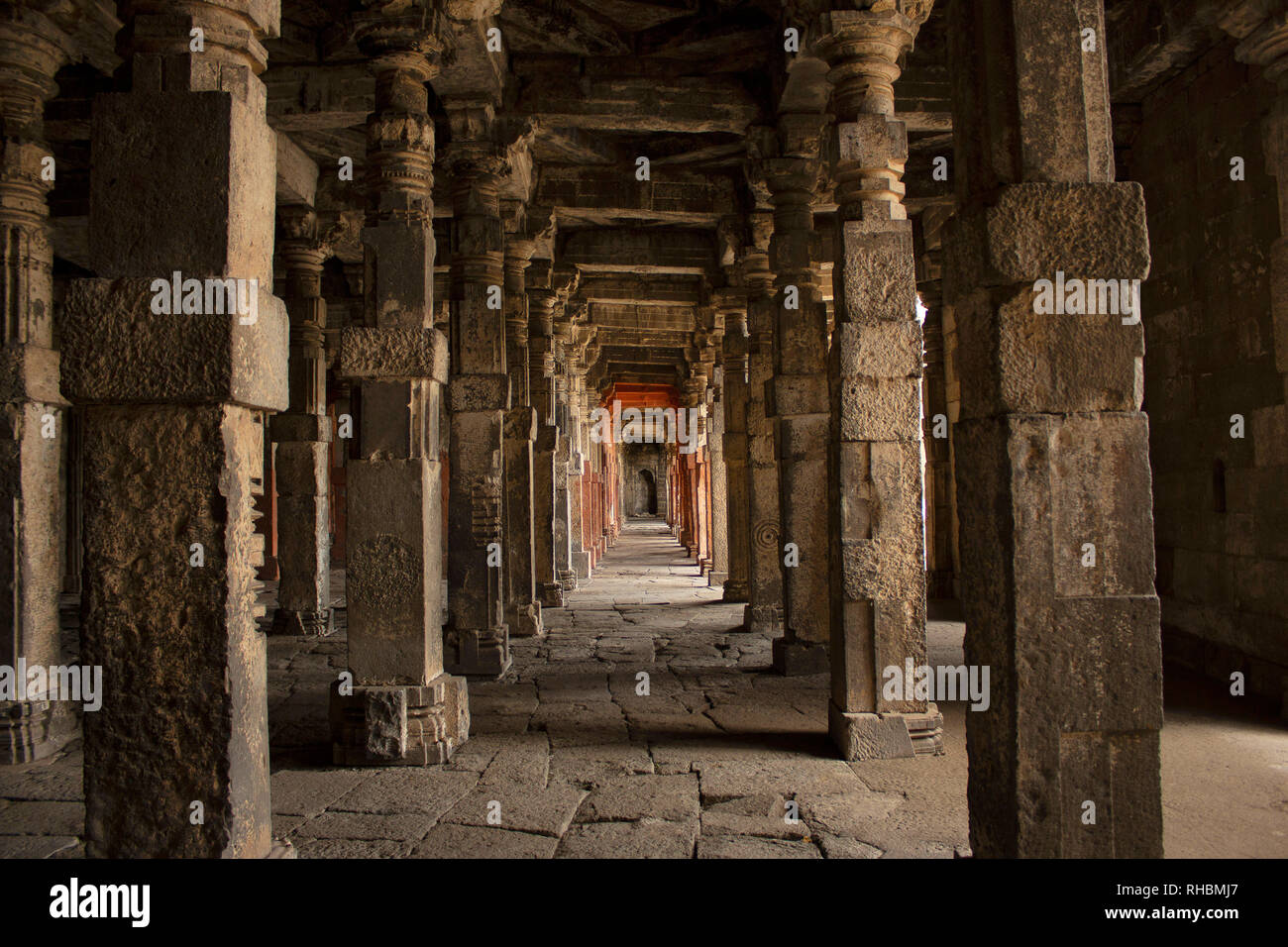 Couloir à piliers, Daulatabad Fort, Aurangabad, Maharashtra, Inde Banque D'Images