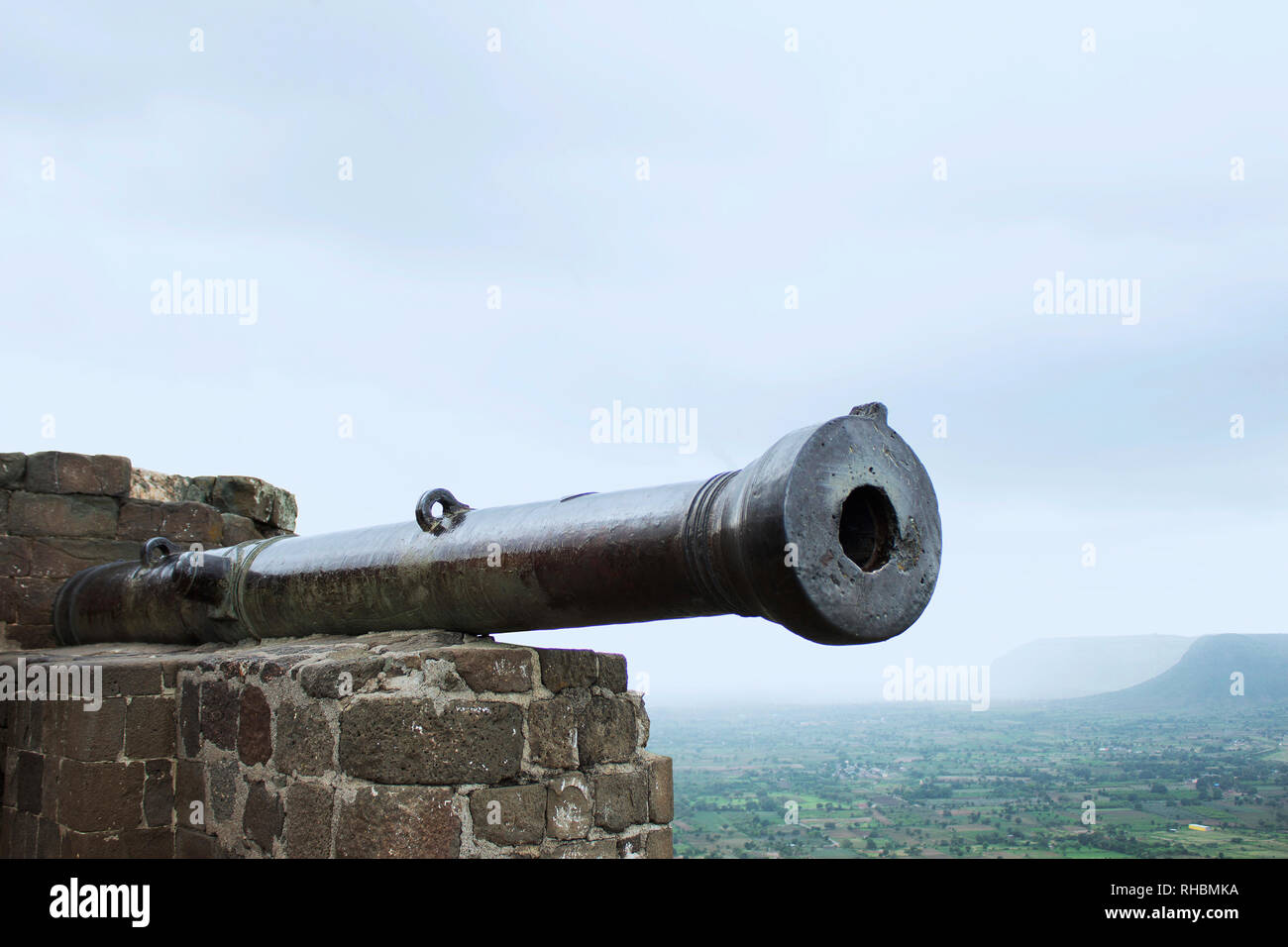Canon Durga dit être monde deuxième plus gros canon, Daulatabad fort mur, Maharashtra, Inde Banque D'Images